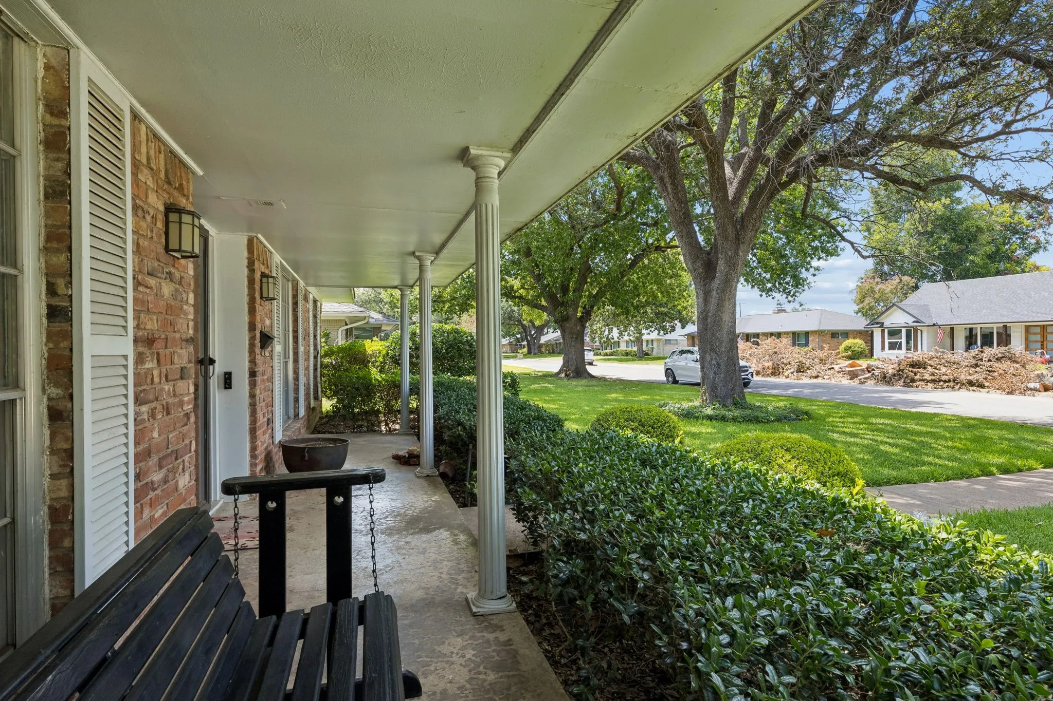 Single Family Residence For Sale in Dallas County , 3240 Chapel Downs Drive, Dallas, Texas 75229, 4 Bedroom, 3 Bathroom, 2 Garage spaces, 2,316 Sqft, built in 1962, mls#21338829, Real Estate Agent in Dallas, Homes For Sale in Dallas county, Homes For Sale in Dallas, Realtor in Dallas Texas, Real Estate Brokerage Independent Realty Texas, Luminita Cordes Realtor