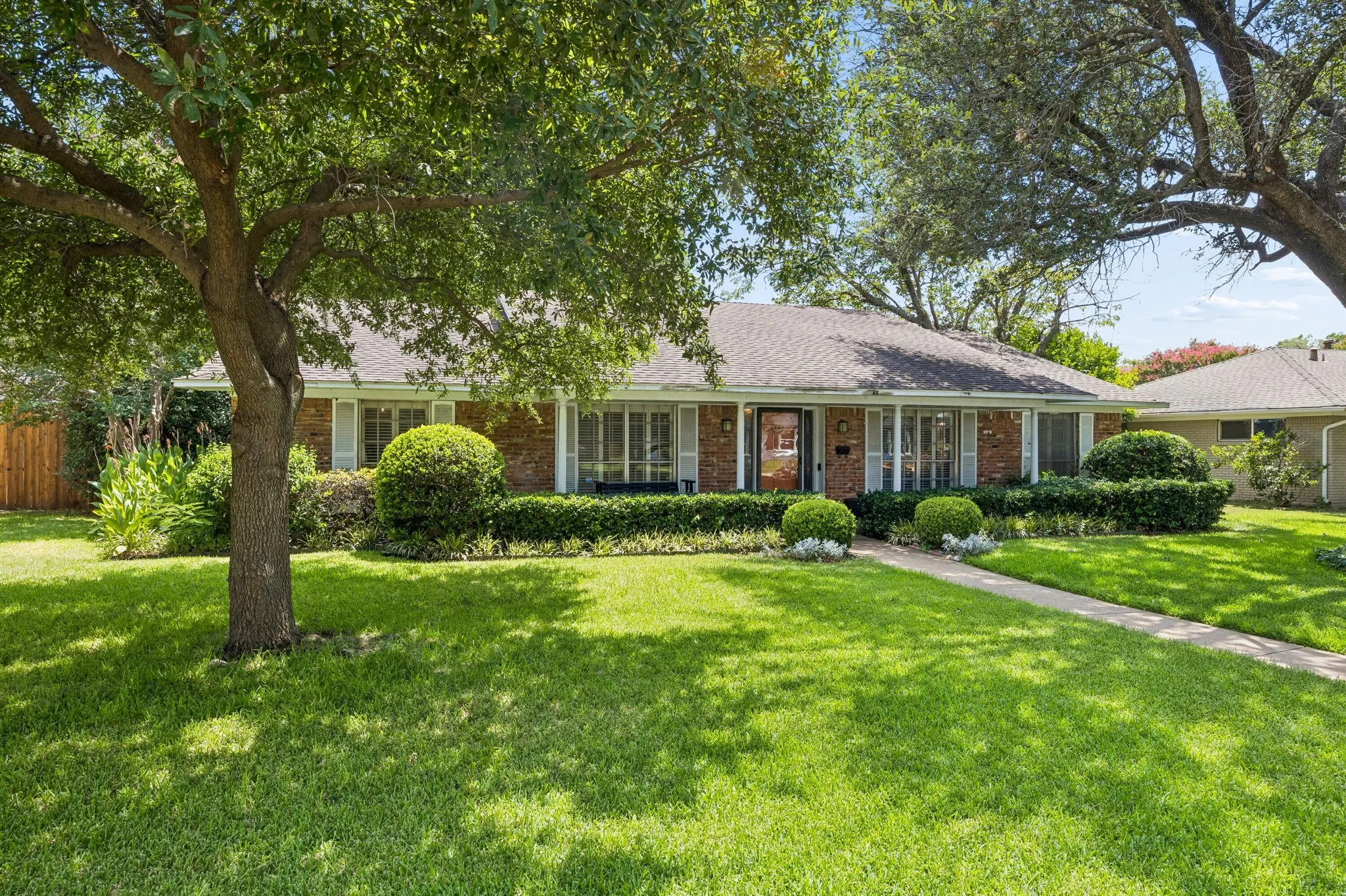 Single Family Residence For Sale in Dallas County , 3240 Chapel Downs Drive, Dallas, Texas 75229, 4 Bedroom, 3 Bathroom, 2 Garage spaces, 2,316 Sqft, built in 1962, mls#21338829, Real Estate Agent in Dallas, Homes For Sale in Dallas county, Homes For Sale in Dallas, Realtor in Dallas Texas, Real Estate Brokerage Independent Realty Texas, Luminita Cordes Realtor