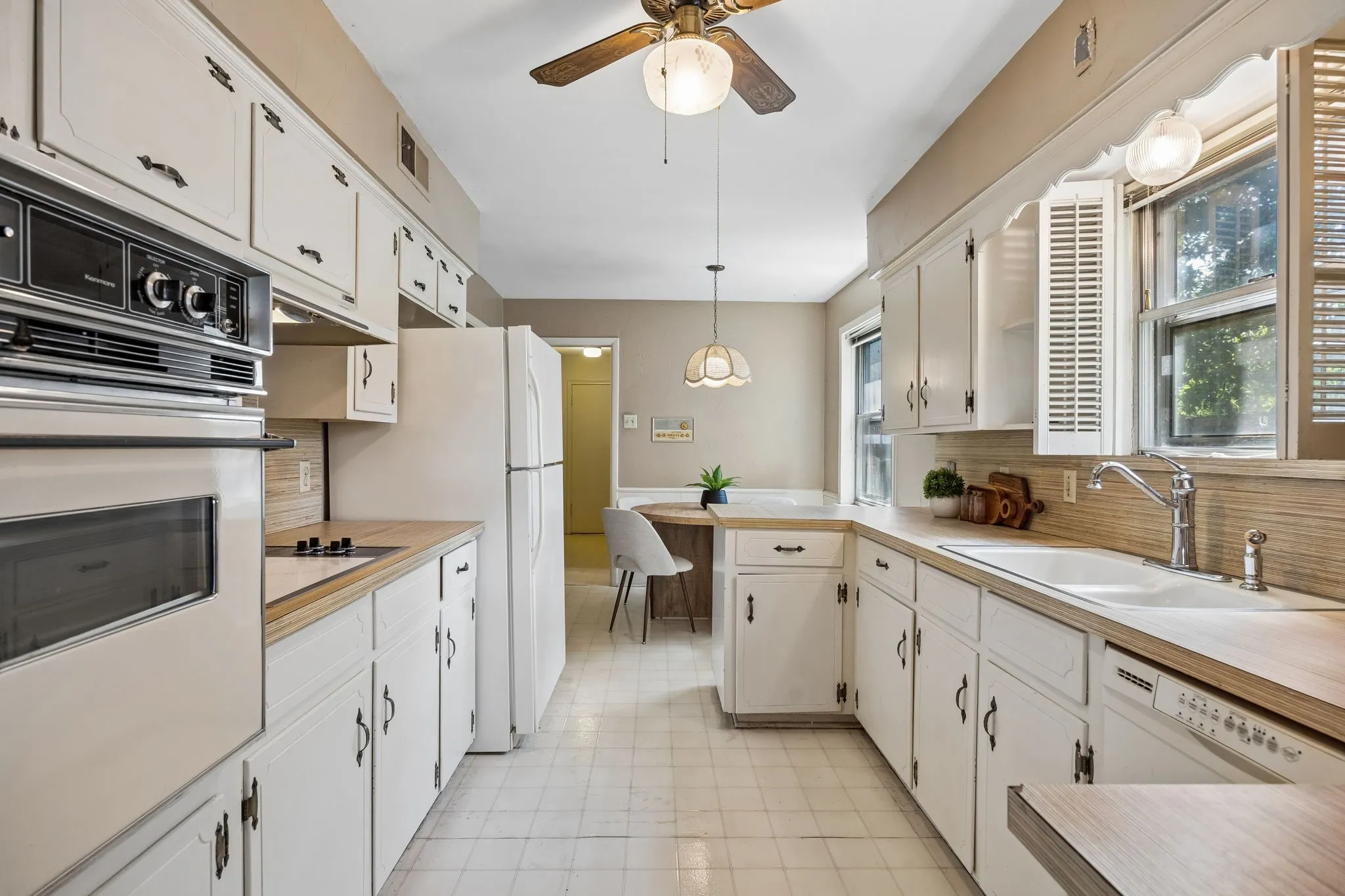 Single Family Residence For Sale in Dallas County , 3240 Chapel Downs Drive, Dallas, Texas 75229, 4 Bedroom, 3 Bathroom, 2 Garage spaces, 2,316 Sqft, built in 1962, mls#21338829, Real Estate Agent in Dallas, Homes For Sale in Dallas county, Homes For Sale in Dallas, Realtor in Dallas Texas, Real Estate Brokerage Independent Realty Texas, Luminita Cordes Realtor
