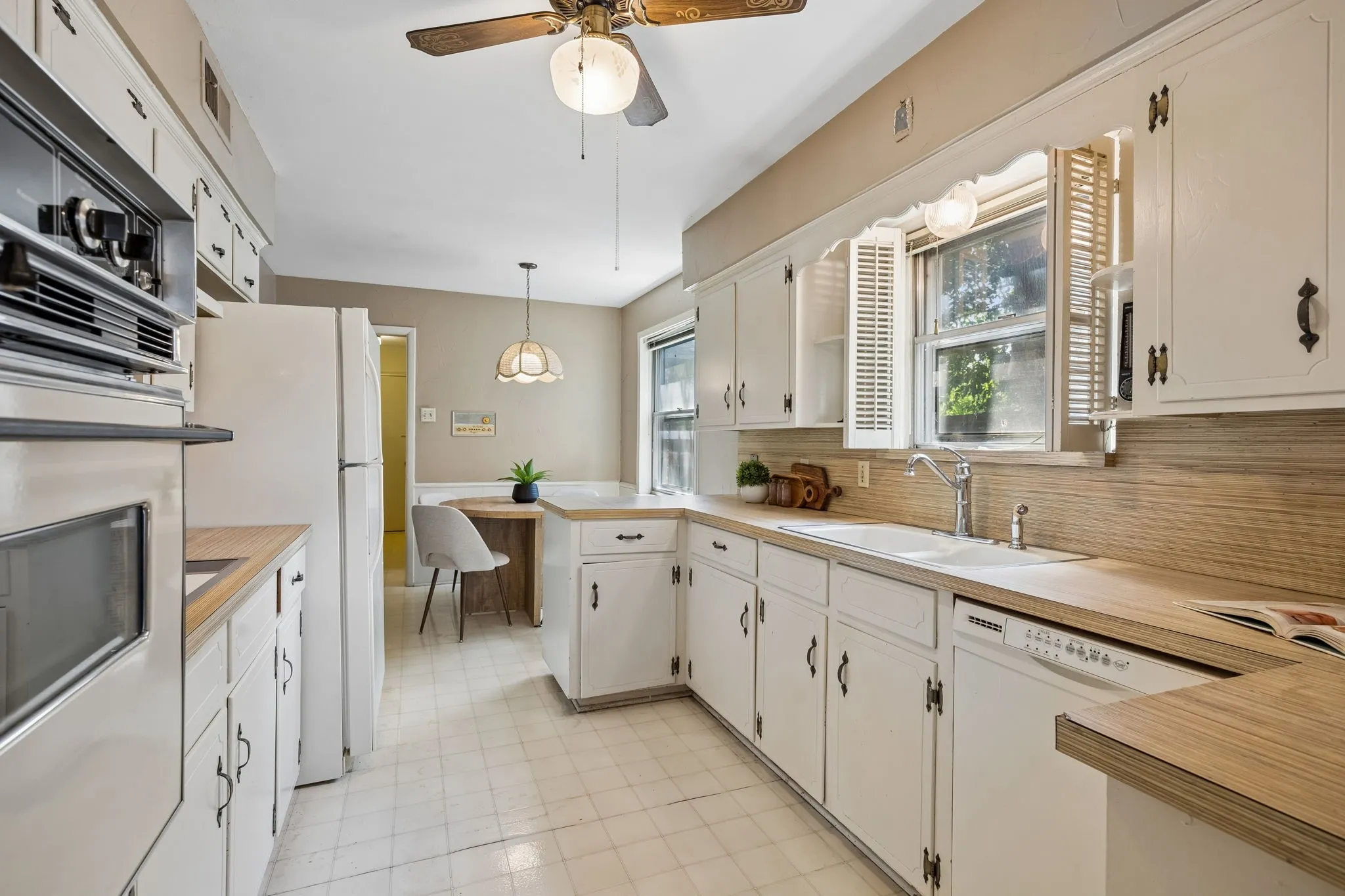 Single Family Residence For Sale in Dallas County , 3240 Chapel Downs Drive, Dallas, Texas 75229, 4 Bedroom, 3 Bathroom, 2 Garage spaces, 2,316 Sqft, built in 1962, mls#21338829, Real Estate Agent in Dallas, Homes For Sale in Dallas county, Homes For Sale in Dallas, Realtor in Dallas Texas, Real Estate Brokerage Independent Realty Texas, Luminita Cordes Realtor