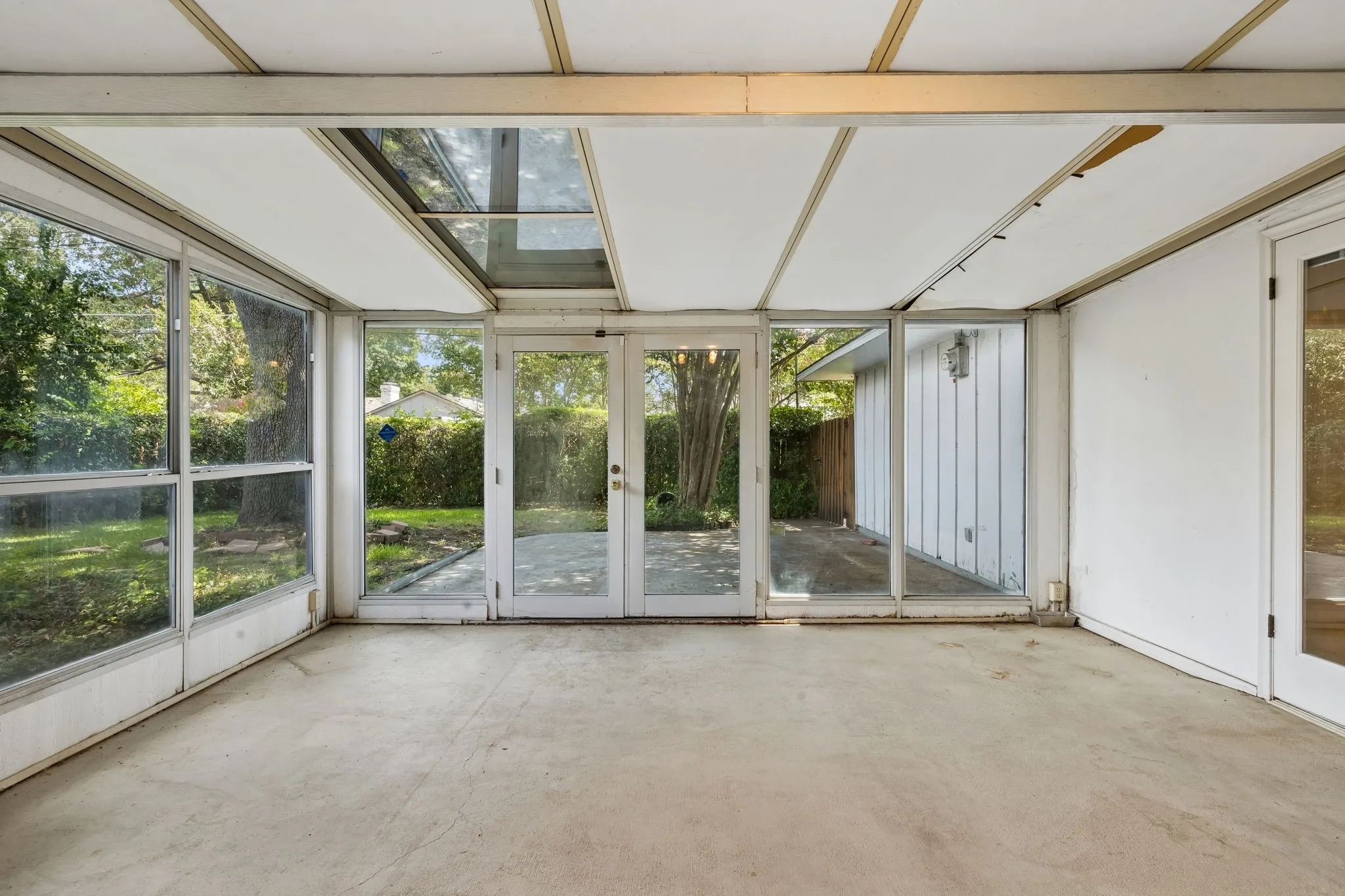 Single Family Residence For Sale in Dallas County , 3240 Chapel Downs Drive, Dallas, Texas 75229, 4 Bedroom, 3 Bathroom, 2 Garage spaces, 2,316 Sqft, built in 1962, mls#21338829, Real Estate Agent in Dallas, Homes For Sale in Dallas county, Homes For Sale in Dallas, Realtor in Dallas Texas, Real Estate Brokerage Independent Realty Texas, Luminita Cordes Realtor