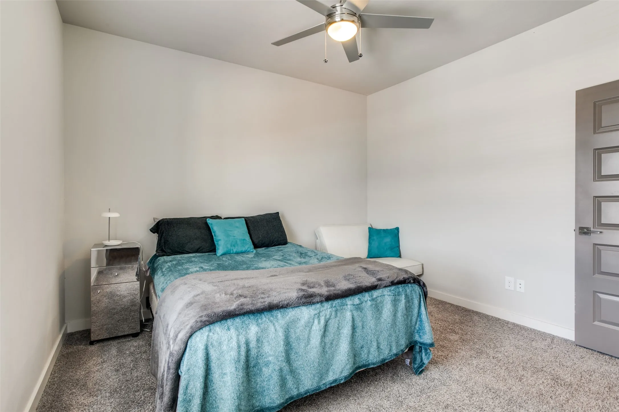 Apartment For Rent in Tarrant County , 906 W Cannon Street 200, Fort Worth, Texas 76104, 1 Bedroom, 1 Bathroom, Garage spaces, 706 Sqft, built in 2015, Price $1,425, mls#21340148, Real Estate Agent in Fort Worth, Homes For Rent in Tarrant county, Homes For Rent in Fort Worth, Realtor in Fort Worth Texas, Real Estate Brokerage Independent Realty Texas, Luminita Cordes Realtor