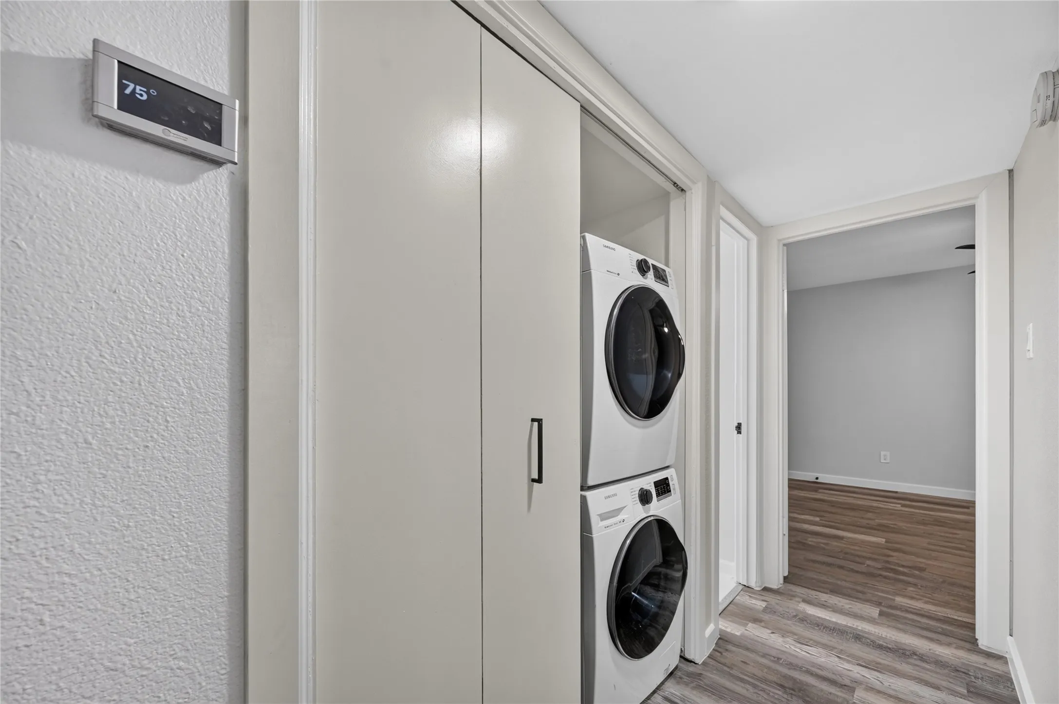 Condominium For Sale in Dallas County , 6646 E Lovers Lane 911, Dallas, Texas 75214, 2 Bedroom, 1 Bathroom, Garage spaces, 805 Sqft, built in 1979, mls#21339904, Real Estate Agent in Dallas, Homes For Sale in Dallas county, Homes For Sale in Dallas, Realtor in Dallas Texas, Real Estate Brokerage Independent Realty Texas, Luminita Cordes Realtor