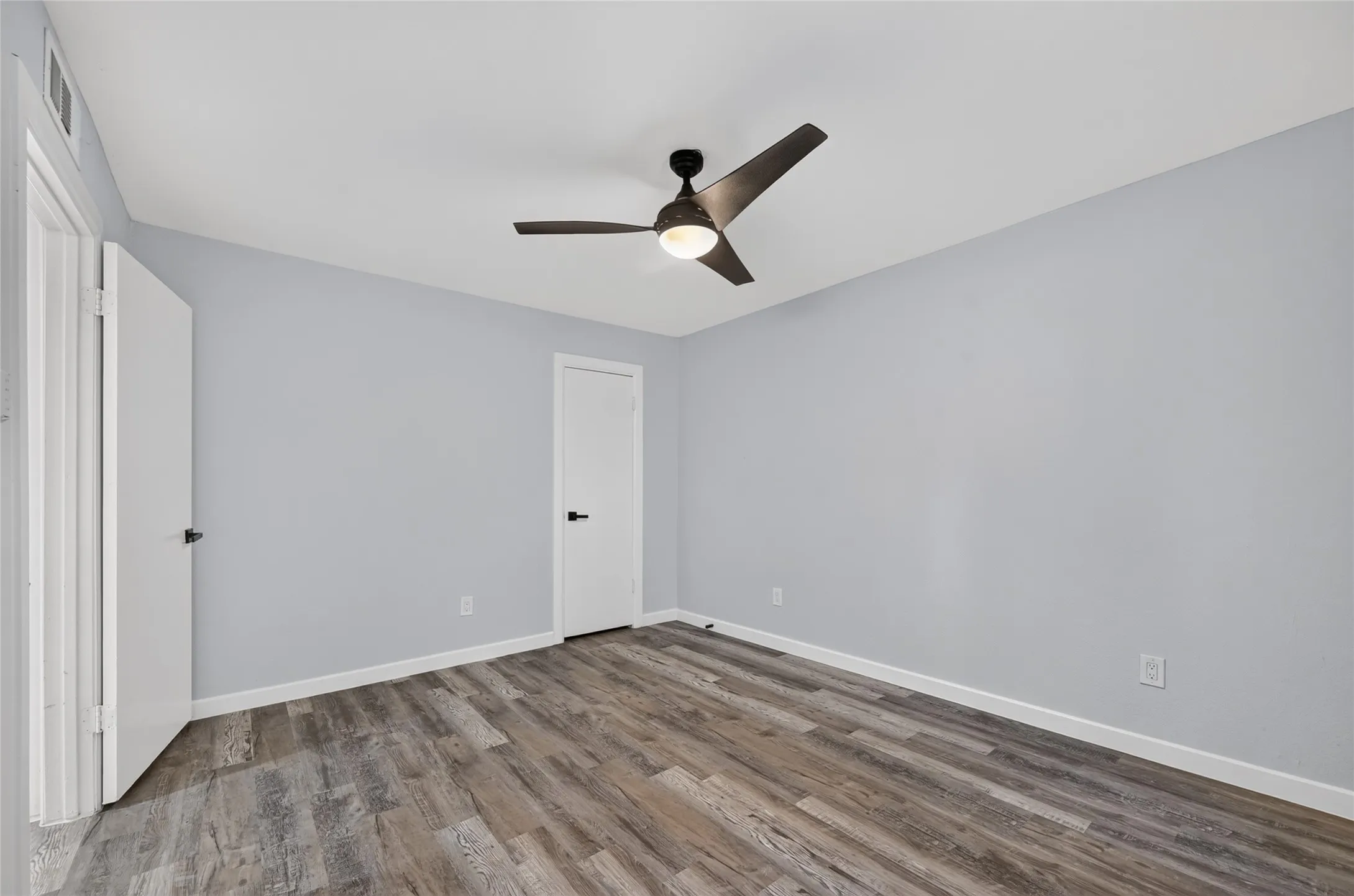 Condominium For Sale in Dallas County , 6646 E Lovers Lane 911, Dallas, Texas 75214, 2 Bedroom, 1 Bathroom, Garage spaces, 805 Sqft, built in 1979, mls#21339904, Real Estate Agent in Dallas, Homes For Sale in Dallas county, Homes For Sale in Dallas, Realtor in Dallas Texas, Real Estate Brokerage Independent Realty Texas, Luminita Cordes Realtor