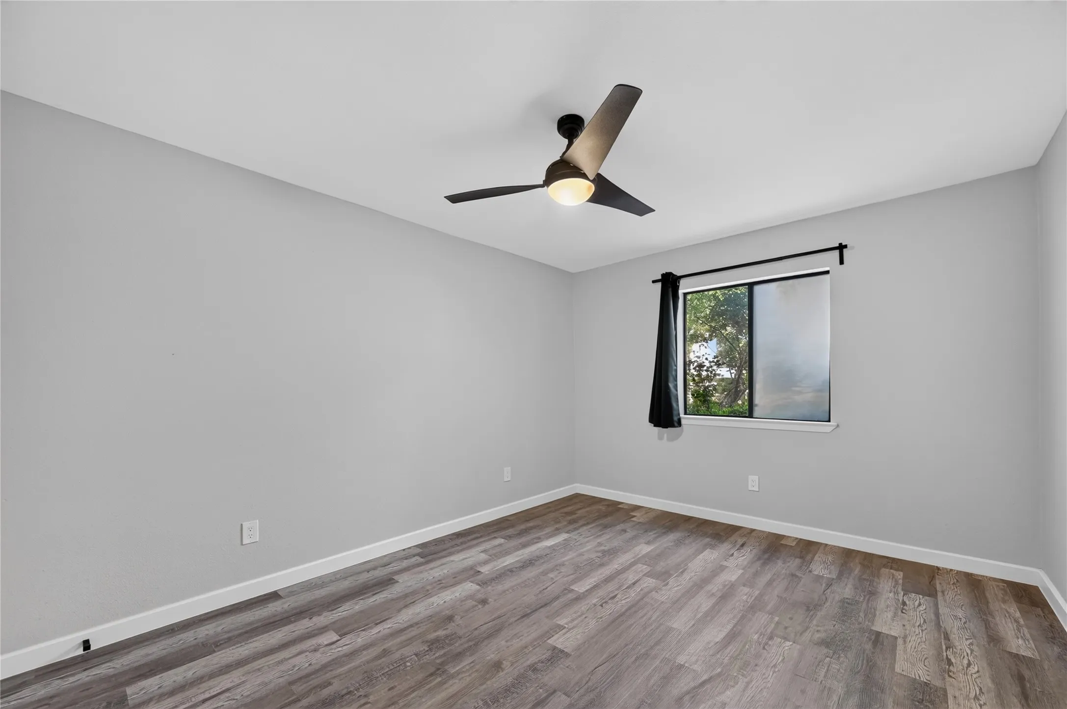 Condominium For Sale in Dallas County , 6646 E Lovers Lane 911, Dallas, Texas 75214, 2 Bedroom, 1 Bathroom, Garage spaces, 805 Sqft, built in 1979, mls#21339904, Real Estate Agent in Dallas, Homes For Sale in Dallas county, Homes For Sale in Dallas, Realtor in Dallas Texas, Real Estate Brokerage Independent Realty Texas, Luminita Cordes Realtor