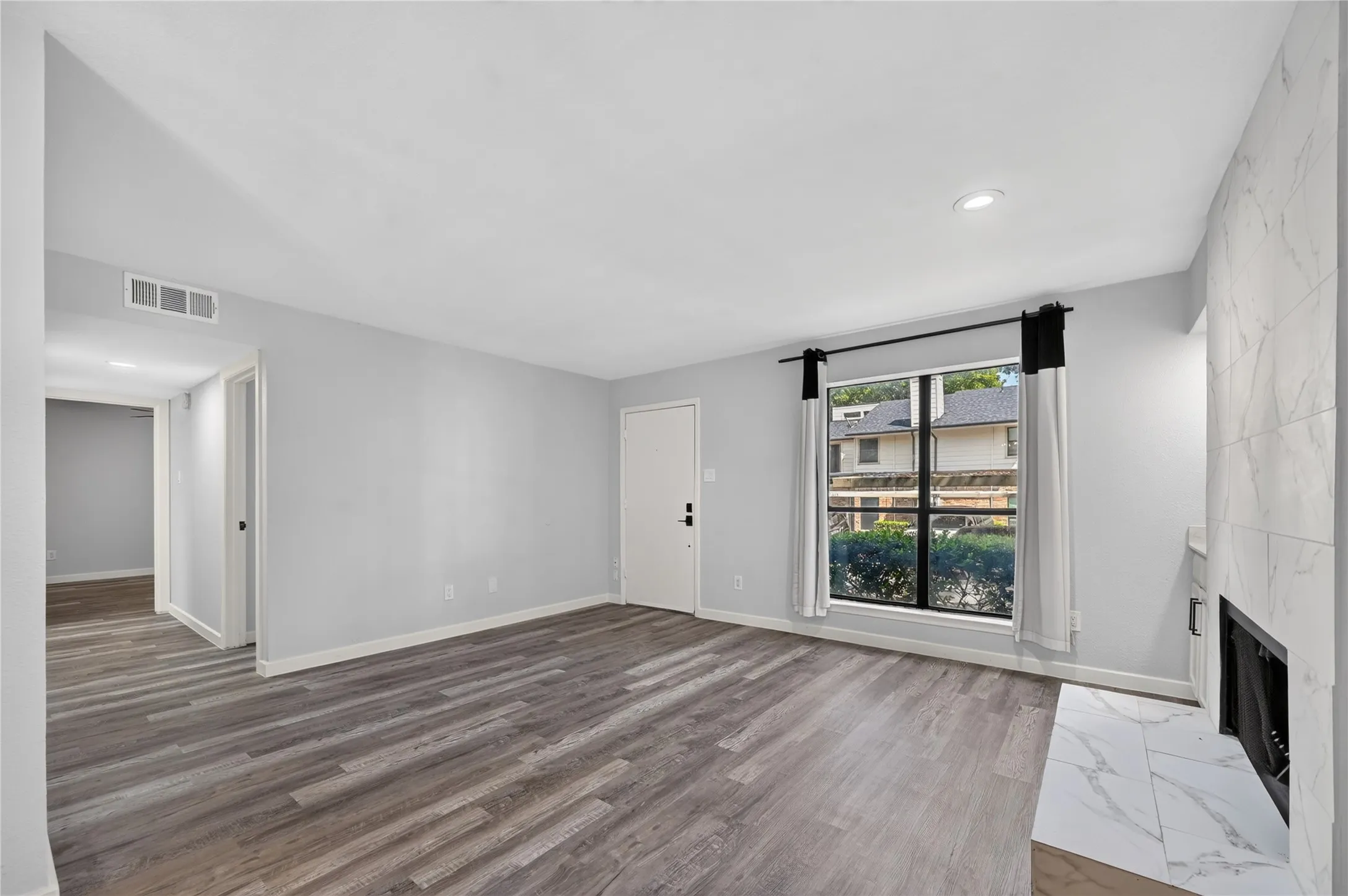 Condominium For Sale in Dallas County , 6646 E Lovers Lane 911, Dallas, Texas 75214, 2 Bedroom, 1 Bathroom, Garage spaces, 805 Sqft, built in 1979, mls#21339904, Real Estate Agent in Dallas, Homes For Sale in Dallas county, Homes For Sale in Dallas, Realtor in Dallas Texas, Real Estate Brokerage Independent Realty Texas, Luminita Cordes Realtor