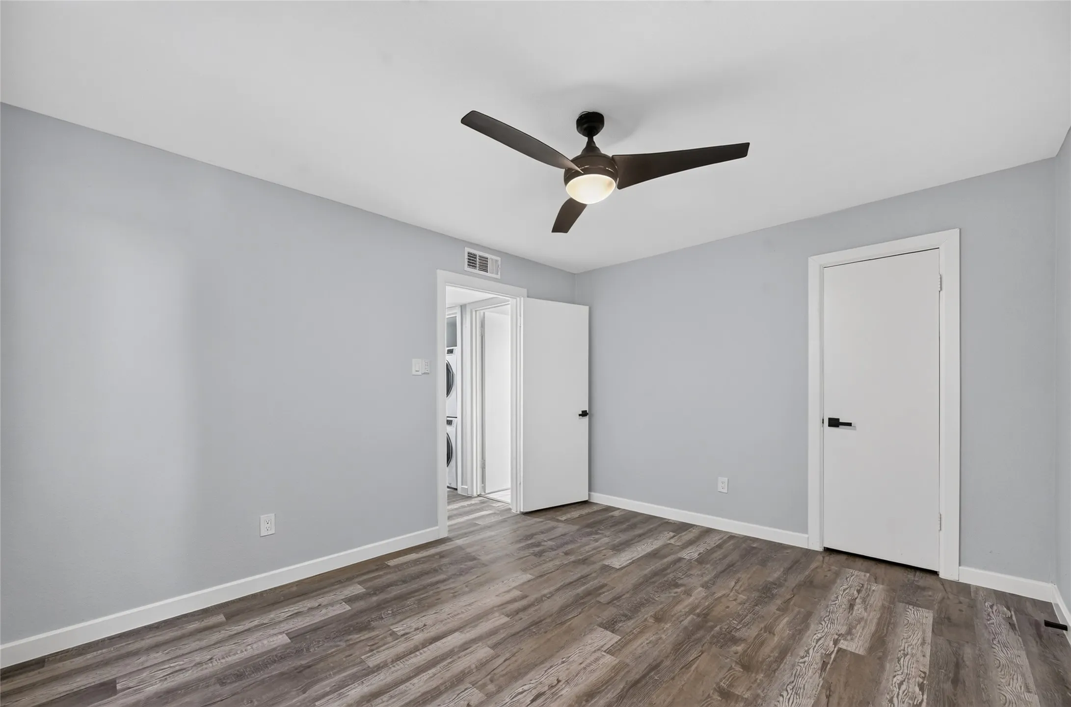 Condominium For Sale in Dallas County , 6646 E Lovers Lane 911, Dallas, Texas 75214, 2 Bedroom, 1 Bathroom, Garage spaces, 805 Sqft, built in 1979, mls#21339904, Real Estate Agent in Dallas, Homes For Sale in Dallas county, Homes For Sale in Dallas, Realtor in Dallas Texas, Real Estate Brokerage Independent Realty Texas, Luminita Cordes Realtor