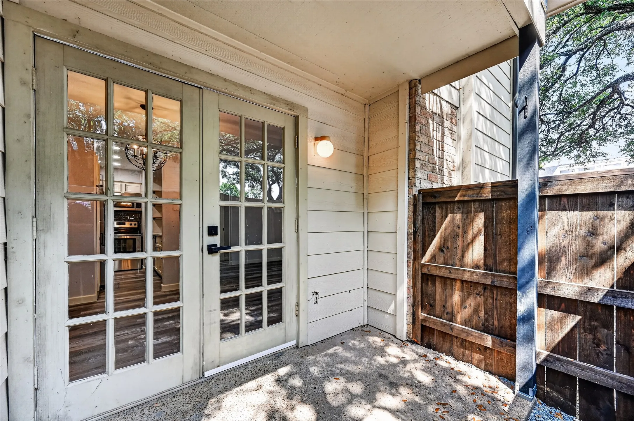 Condominium For Sale in Dallas County , 6646 E Lovers Lane 911, Dallas, Texas 75214, 2 Bedroom, 1 Bathroom, Garage spaces, 805 Sqft, built in 1979, mls#21339904, Real Estate Agent in Dallas, Homes For Sale in Dallas county, Homes For Sale in Dallas, Realtor in Dallas Texas, Real Estate Brokerage Independent Realty Texas, Luminita Cordes Realtor