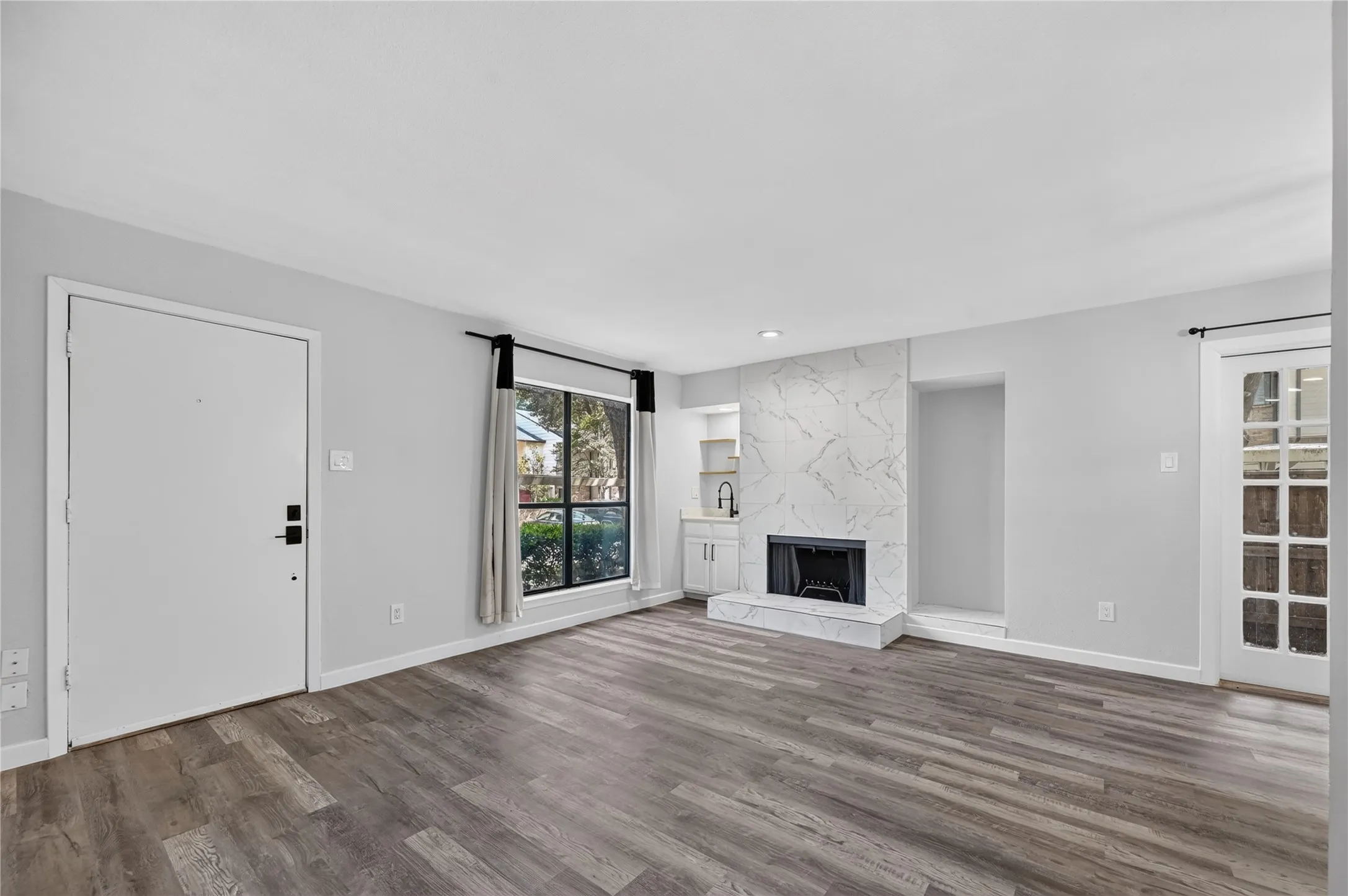Condominium For Sale in Dallas County , 6646 E Lovers Lane 911, Dallas, Texas 75214, 2 Bedroom, 1 Bathroom, Garage spaces, 805 Sqft, built in 1979, mls#21339904, Real Estate Agent in Dallas, Homes For Sale in Dallas county, Homes For Sale in Dallas, Realtor in Dallas Texas, Real Estate Brokerage Independent Realty Texas, Luminita Cordes Realtor