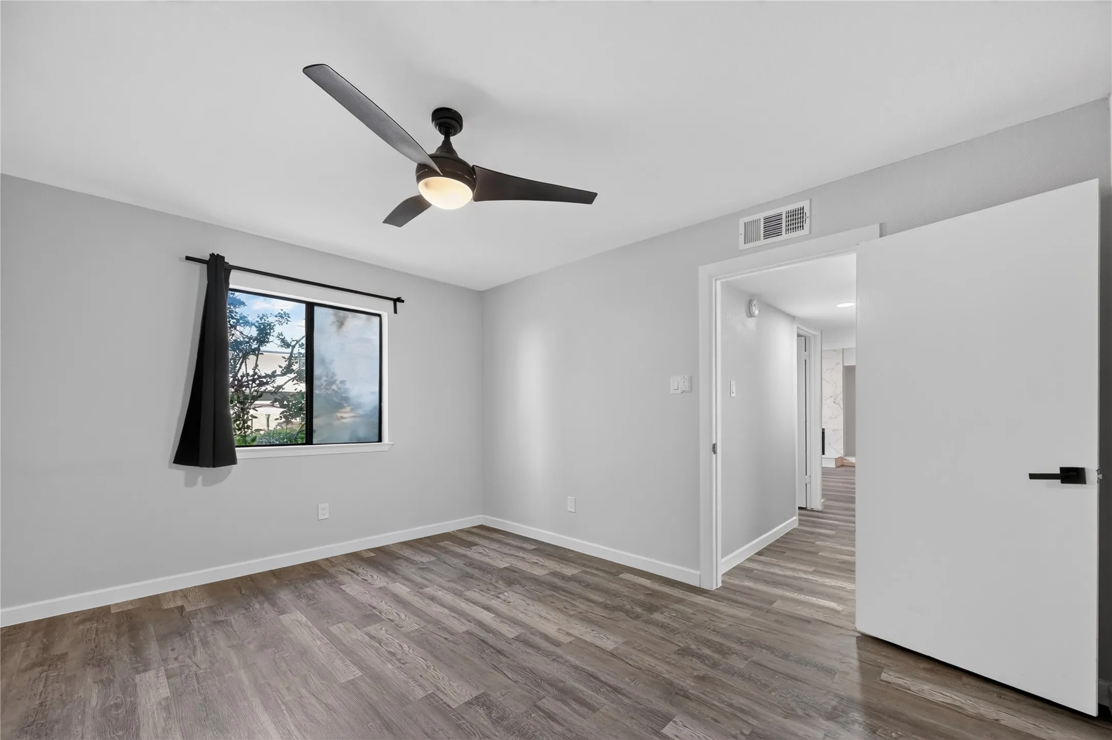 Condominium For Sale in Dallas County , 6646 E Lovers Lane 911, Dallas, Texas 75214, 2 Bedroom, 1 Bathroom, Garage spaces, 805 Sqft, built in 1979, mls#21339904, Real Estate Agent in Dallas, Homes For Sale in Dallas county, Homes For Sale in Dallas, Realtor in Dallas Texas, Real Estate Brokerage Independent Realty Texas, Luminita Cordes Realtor