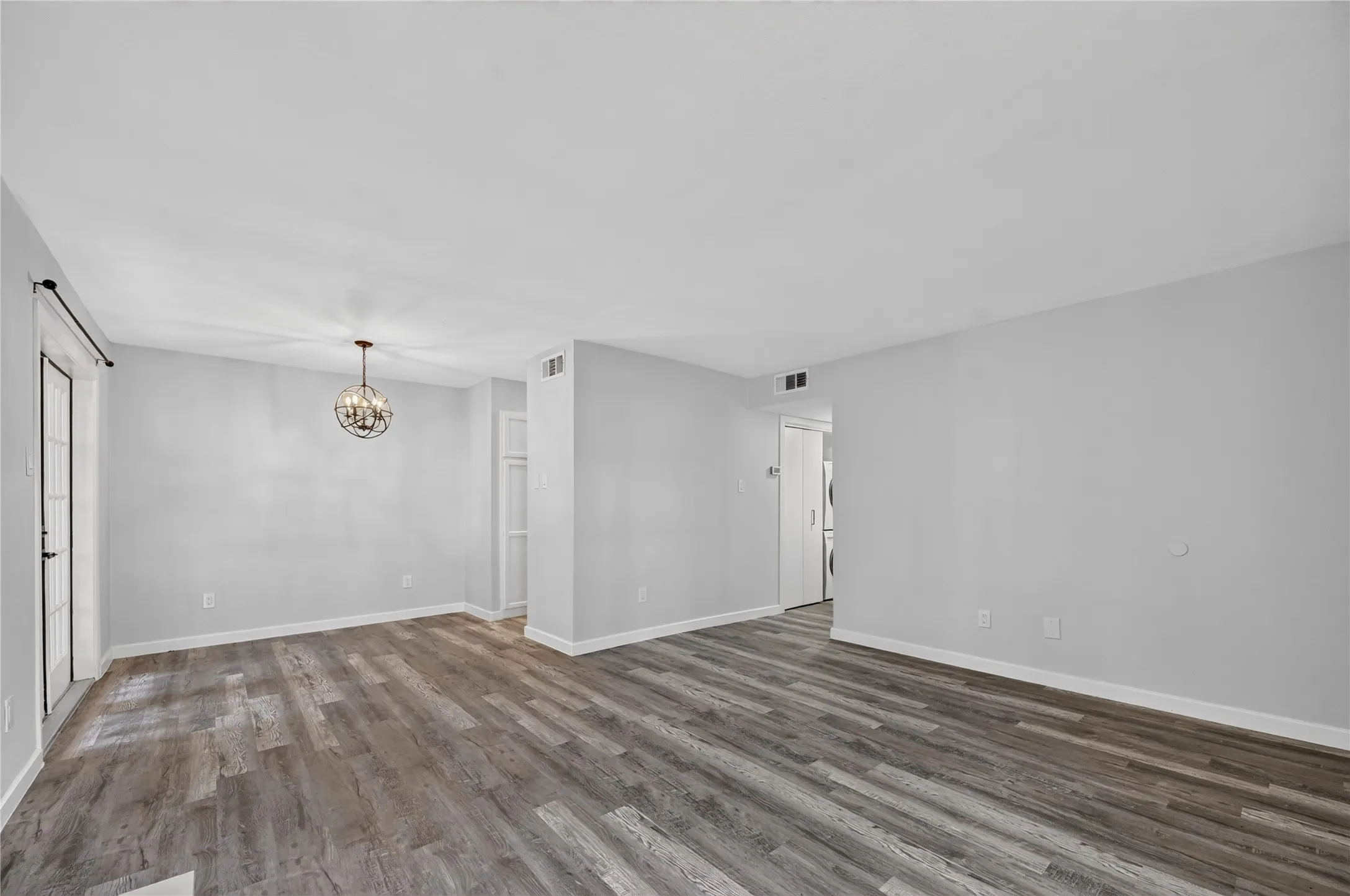 Condominium For Sale in Dallas County , 6646 E Lovers Lane 911, Dallas, Texas 75214, 2 Bedroom, 1 Bathroom, Garage spaces, 805 Sqft, built in 1979, mls#21339904, Real Estate Agent in Dallas, Homes For Sale in Dallas county, Homes For Sale in Dallas, Realtor in Dallas Texas, Real Estate Brokerage Independent Realty Texas, Luminita Cordes Realtor