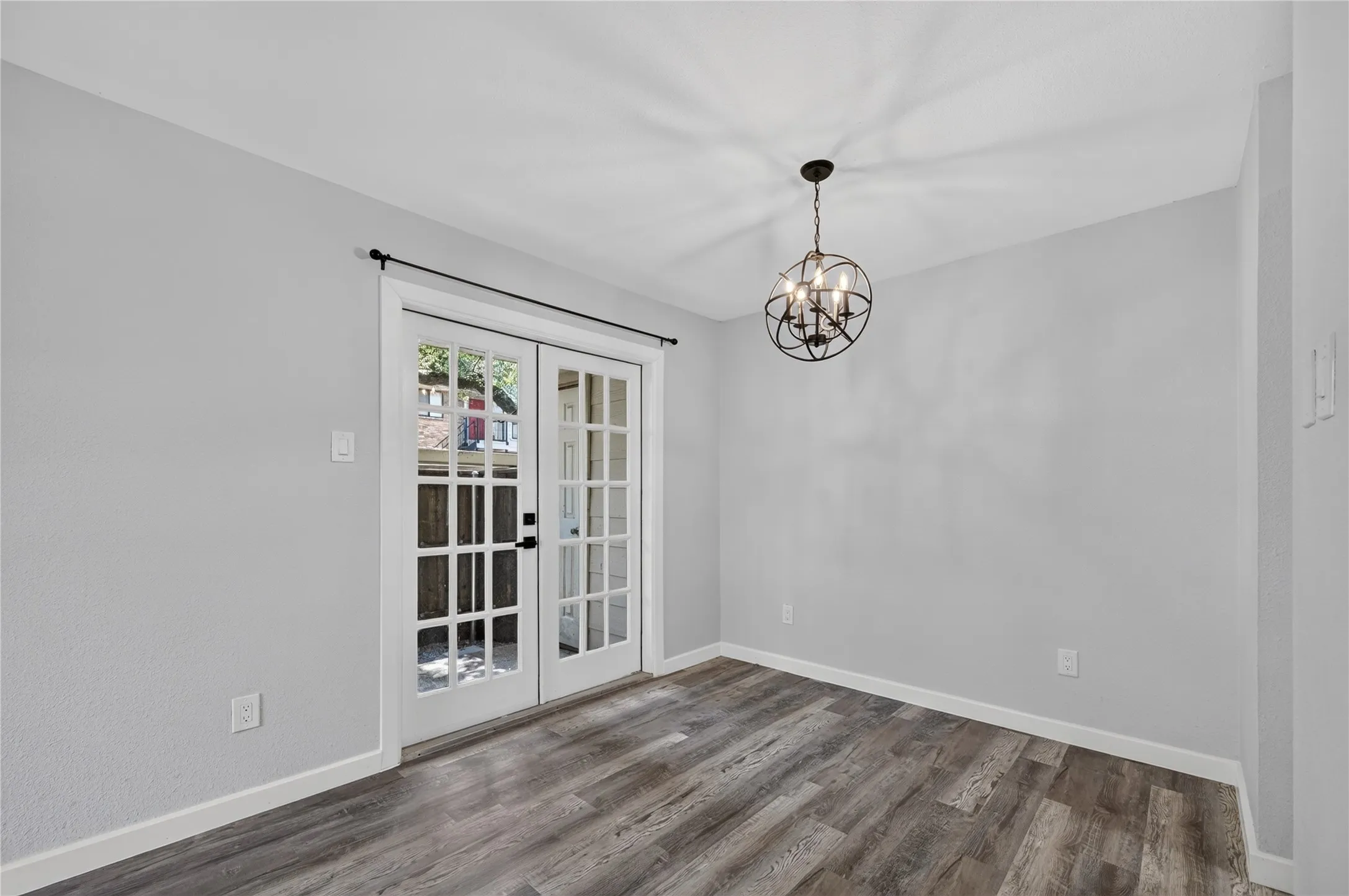 Condominium For Sale in Dallas County , 6646 E Lovers Lane 911, Dallas, Texas 75214, 2 Bedroom, 1 Bathroom, Garage spaces, 805 Sqft, built in 1979, mls#21339904, Real Estate Agent in Dallas, Homes For Sale in Dallas county, Homes For Sale in Dallas, Realtor in Dallas Texas, Real Estate Brokerage Independent Realty Texas, Luminita Cordes Realtor