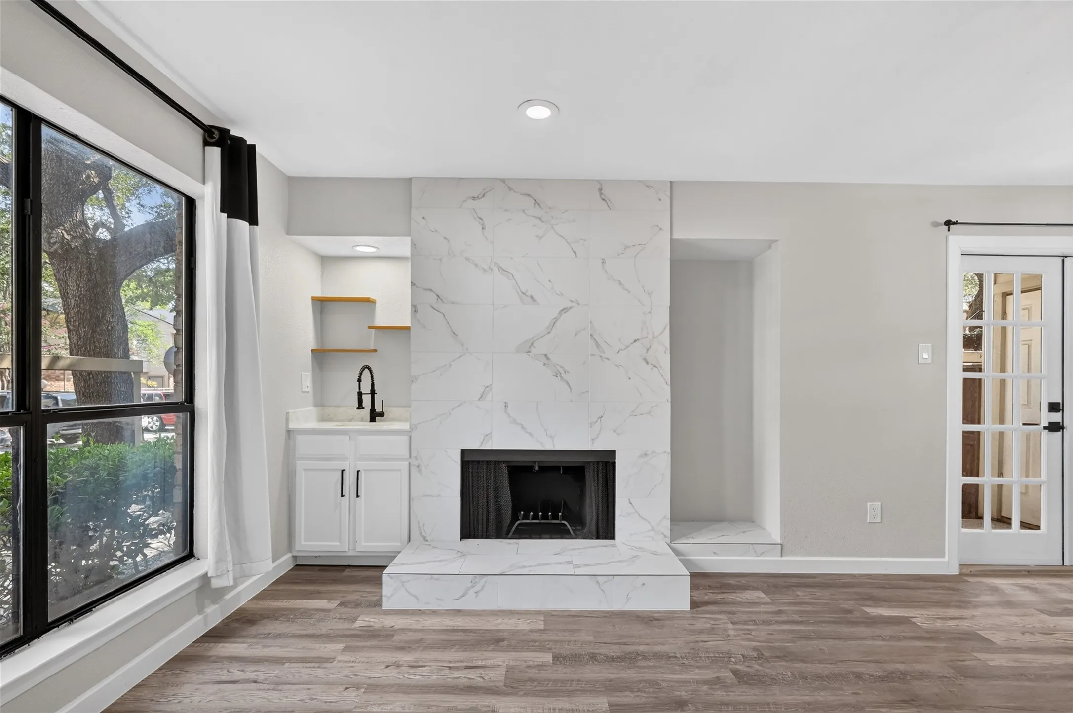 Condominium For Sale in Dallas County , 6646 E Lovers Lane 911, Dallas, Texas 75214, 2 Bedroom, 1 Bathroom, Garage spaces, 805 Sqft, built in 1979, mls#21339904, Real Estate Agent in Dallas, Homes For Sale in Dallas county, Homes For Sale in Dallas, Realtor in Dallas Texas, Real Estate Brokerage Independent Realty Texas, Luminita Cordes Realtor