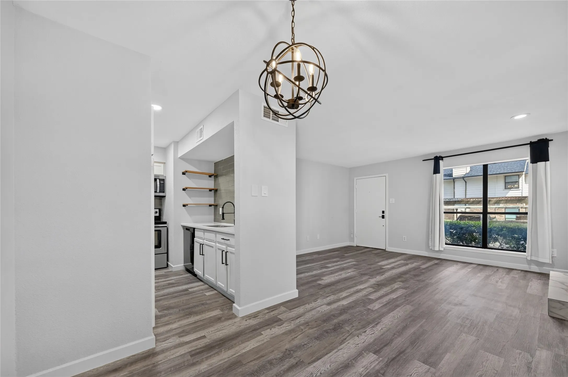 Condominium For Sale in Dallas County , 6646 E Lovers Lane 911, Dallas, Texas 75214, 2 Bedroom, 1 Bathroom, Garage spaces, 805 Sqft, built in 1979, mls#21339904, Real Estate Agent in Dallas, Homes For Sale in Dallas county, Homes For Sale in Dallas, Realtor in Dallas Texas, Real Estate Brokerage Independent Realty Texas, Luminita Cordes Realtor