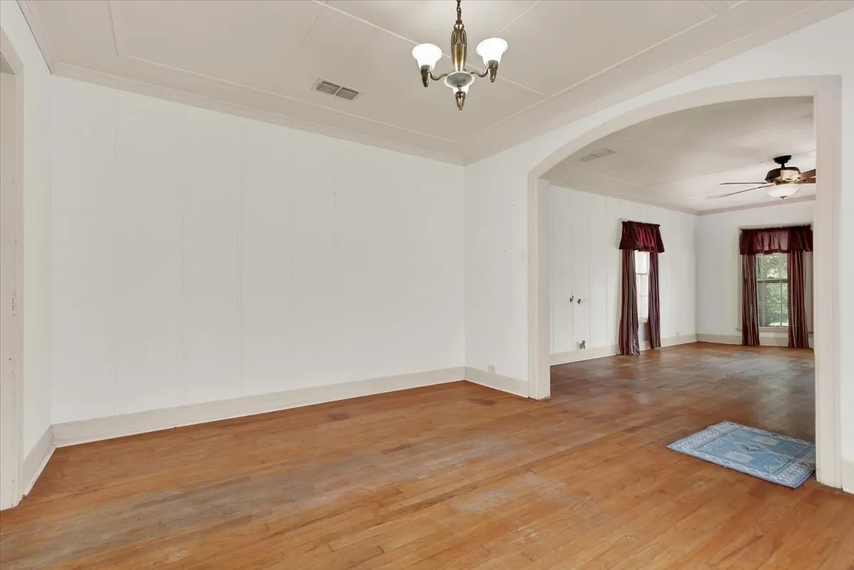 Single Family Residence For Sale in Grayson County , 1411 Main Street, Denison, Texas 75020, 2 Bedroom, 1 Bathroom, 1 Garage spaces, 1,352 Sqft, built in 1920, mls#21337830, Real Estate Agent in Denison, Homes For Sale in Grayson county, Homes For Sale in Denison, Realtor in Denison Texas, Real Estate Brokerage Independent Realty Texas, Luminita Cordes Realtor