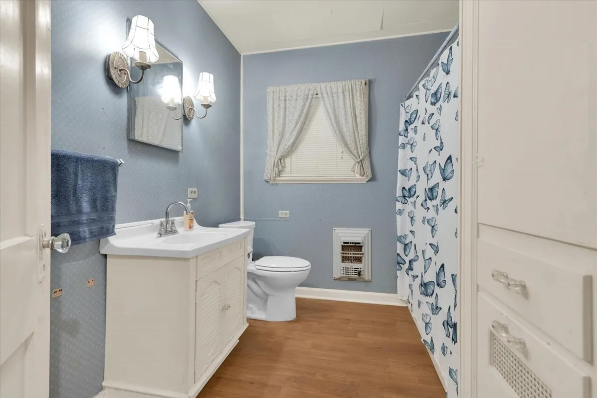 Single Family Residence For Sale in Grayson County , 1411 Main Street, Denison, Texas 75020, 2 Bedroom, 1 Bathroom, 1 Garage spaces, 1,352 Sqft, built in 1920, mls#21337830, Real Estate Agent in Denison, Homes For Sale in Grayson county, Homes For Sale in Denison, Realtor in Denison Texas, Real Estate Brokerage Independent Realty Texas, Luminita Cordes Realtor