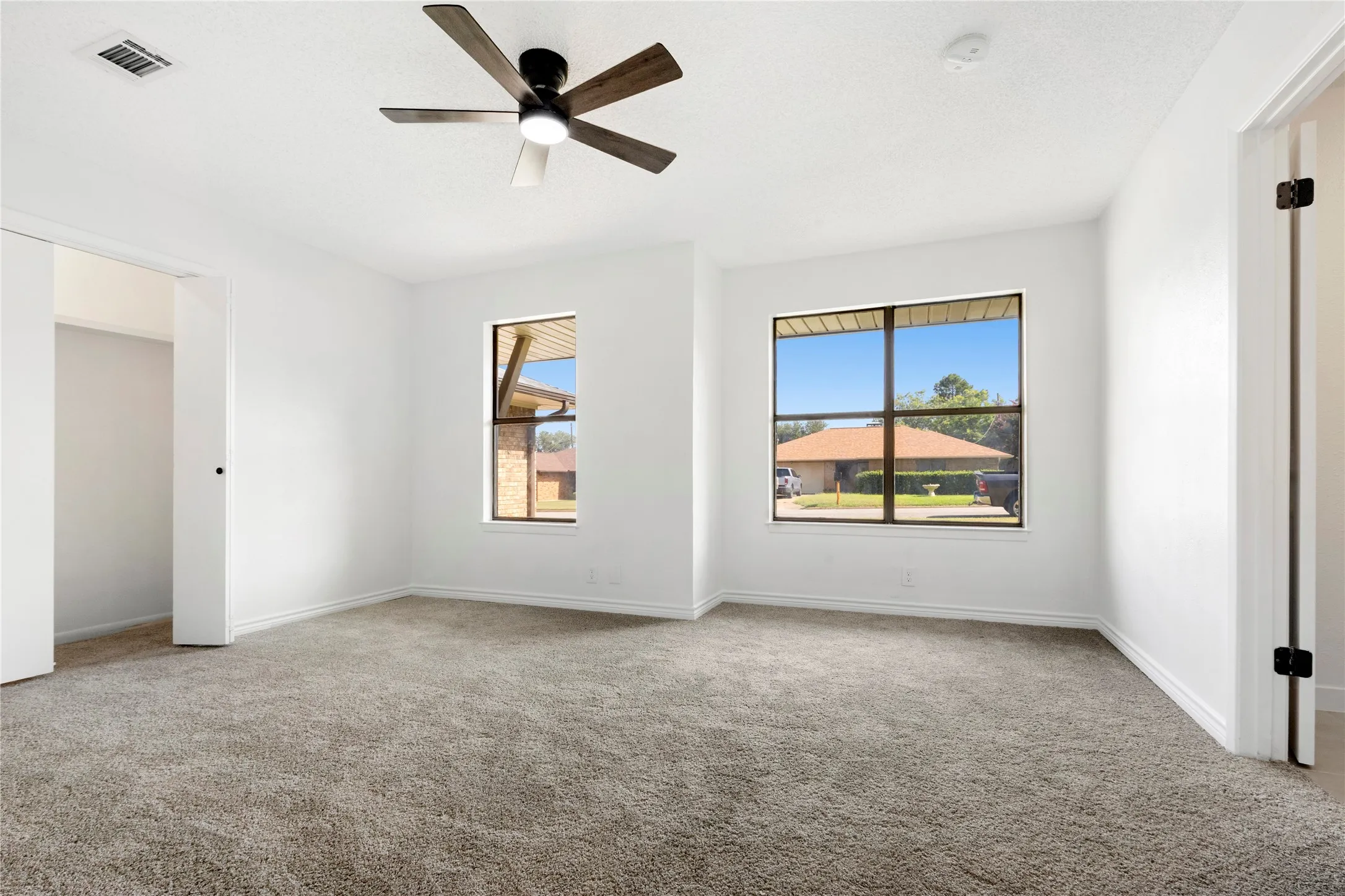 Single Family Residence For Sale in Grayson County , 2703 Regal Drive, Denison, Texas 75020, 3 Bedroom, 2 Bathroom, 2 Garage spaces, 1,412 Sqft, built in 1979, mls#21335029, Real Estate Agent in Denison, Homes For Sale in Grayson county, Homes For Sale in Denison, Realtor in Denison Texas, Real Estate Brokerage Independent Realty Texas, Luminita Cordes Realtor