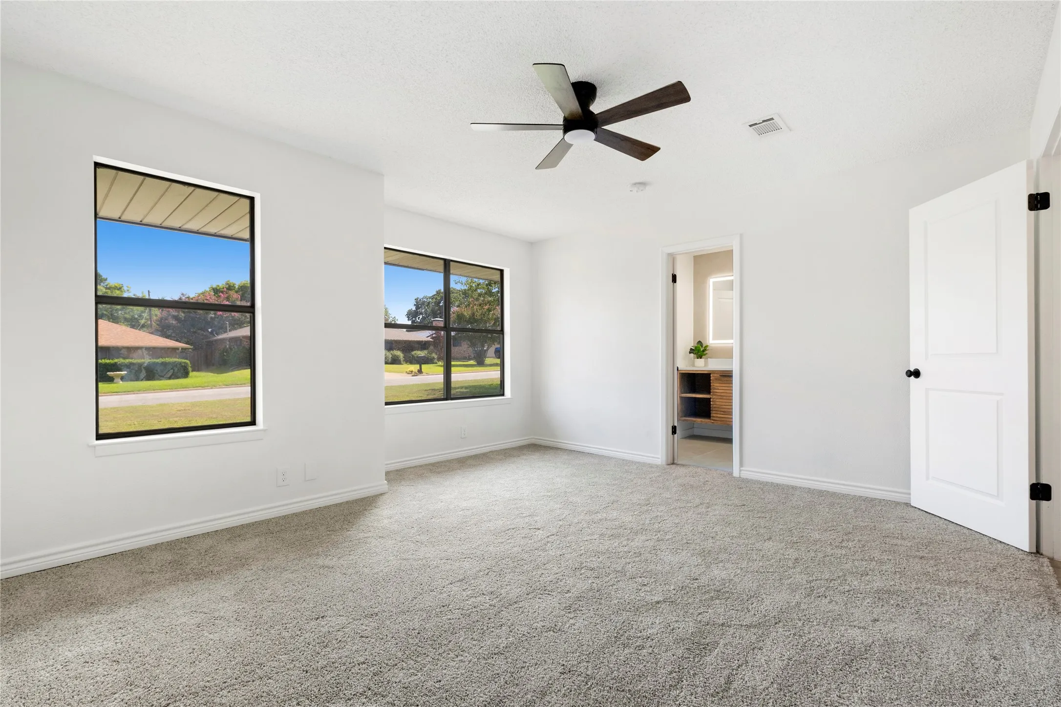 Single Family Residence For Sale in Grayson County , 2703 Regal Drive, Denison, Texas 75020, 3 Bedroom, 2 Bathroom, 2 Garage spaces, 1,412 Sqft, built in 1979, mls#21335029, Real Estate Agent in Denison, Homes For Sale in Grayson county, Homes For Sale in Denison, Realtor in Denison Texas, Real Estate Brokerage Independent Realty Texas, Luminita Cordes Realtor