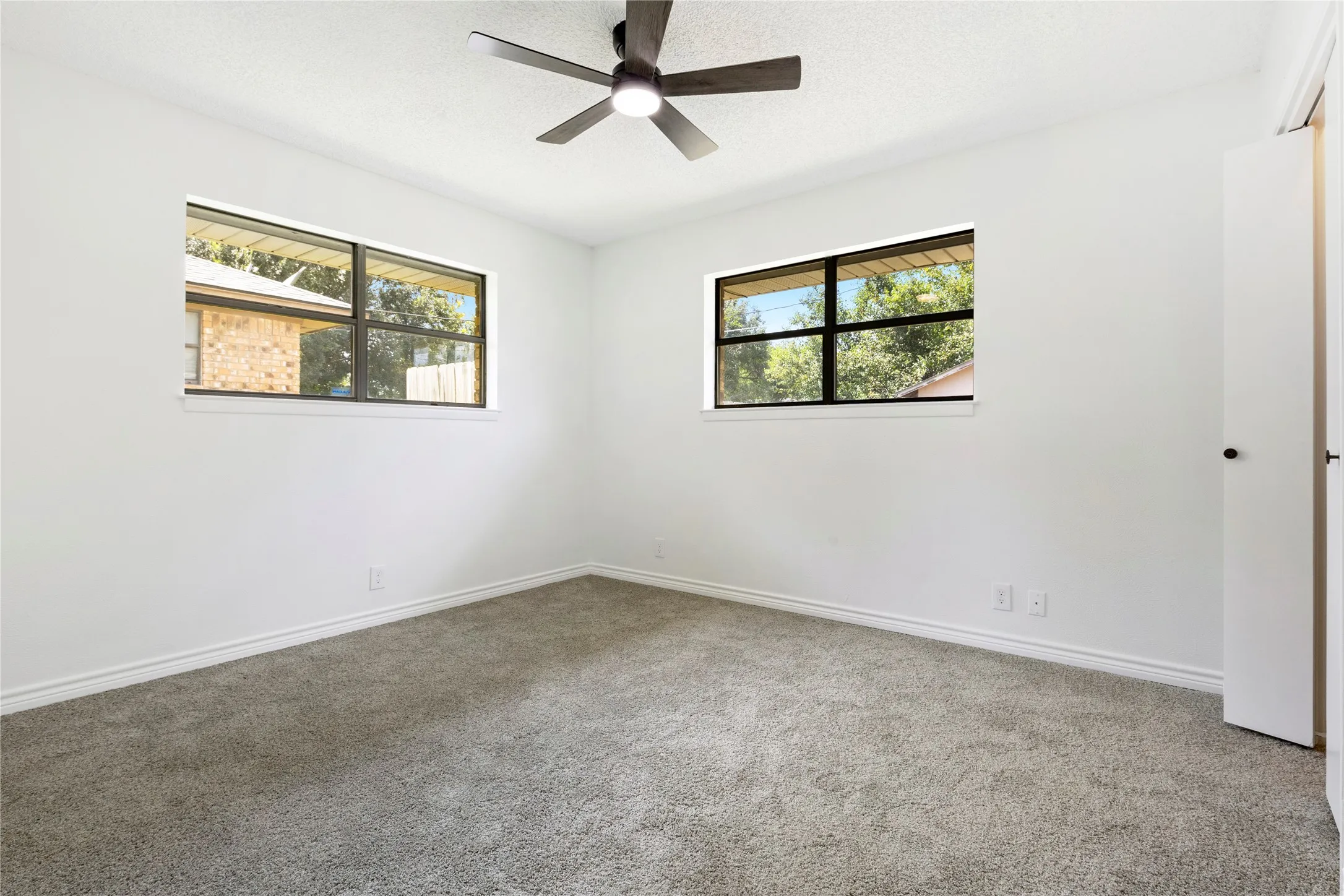 Single Family Residence For Sale in Grayson County , 2703 Regal Drive, Denison, Texas 75020, 3 Bedroom, 2 Bathroom, 2 Garage spaces, 1,412 Sqft, built in 1979, mls#21335029, Real Estate Agent in Denison, Homes For Sale in Grayson county, Homes For Sale in Denison, Realtor in Denison Texas, Real Estate Brokerage Independent Realty Texas, Luminita Cordes Realtor