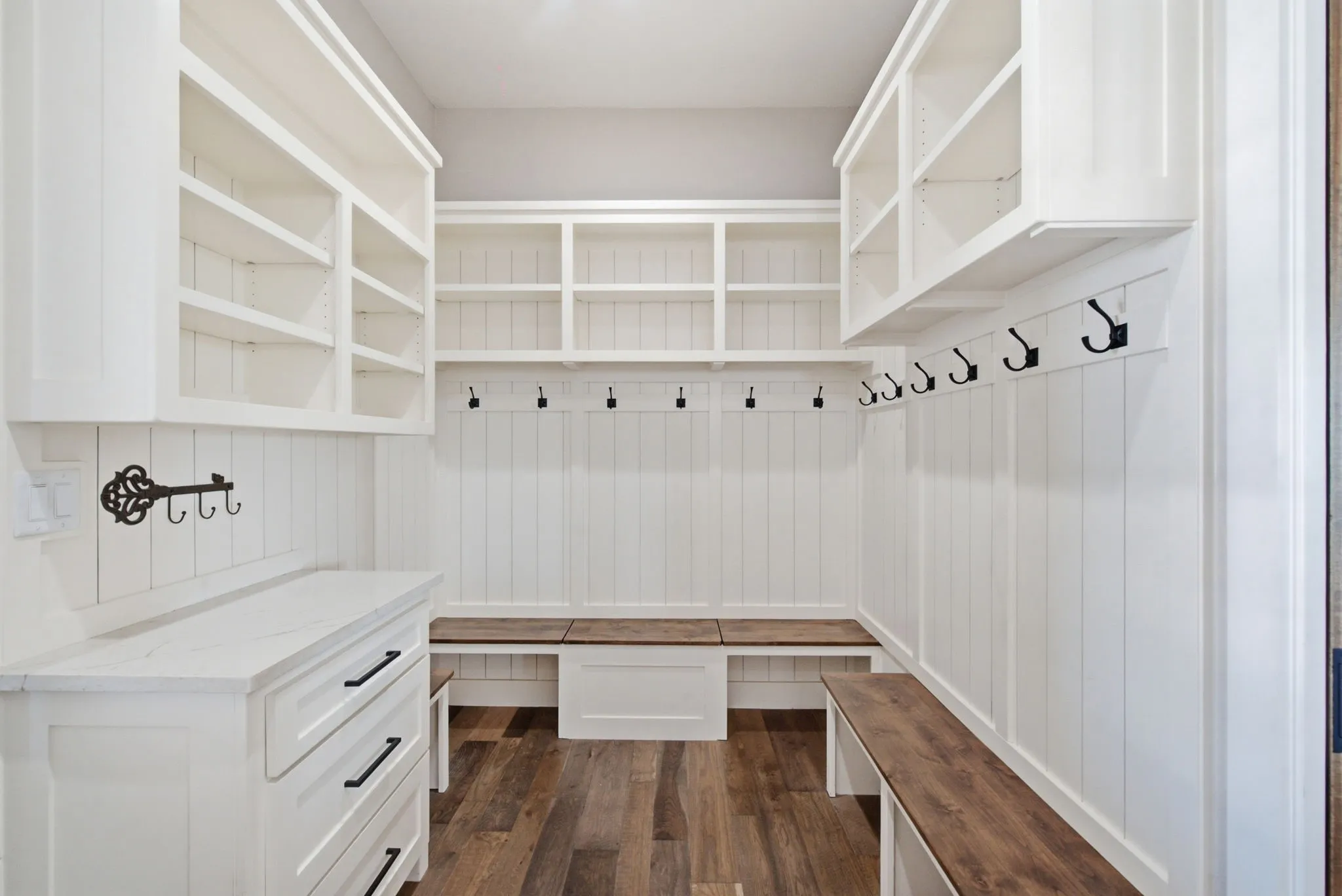MUDROOM OFF OF GARGAGE