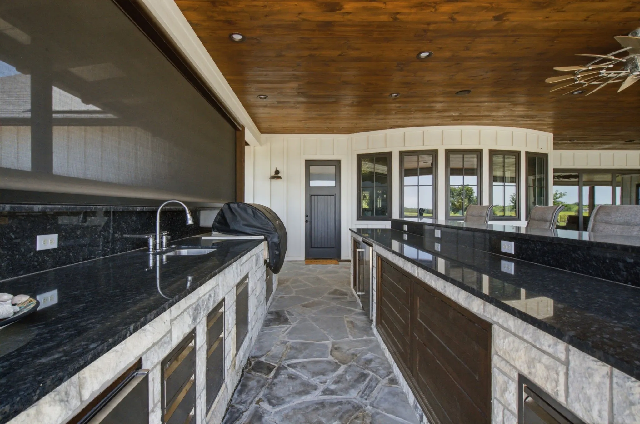 OUTDOOR KITCHEN