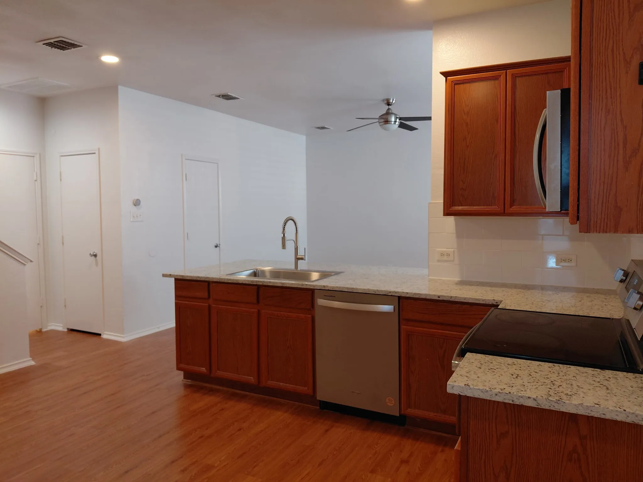 Townhouse For Rent in Dallas County , 1134 Jamie Drive, Grand Prairie, Texas 75052, 4 Bedroom, 3 Bathroom, 2 Garage spaces, 1,716 Sqft, built in 2005, mls#21340165, Real Estate Agent in Grand Prairie, Homes For Rent in Dallas county, Homes For Rent in Grand Prairie, Realtor in Grand Prairie Texas, Real Estate Brokerage Independent Realty Texas, Luminita Cordes Realtor