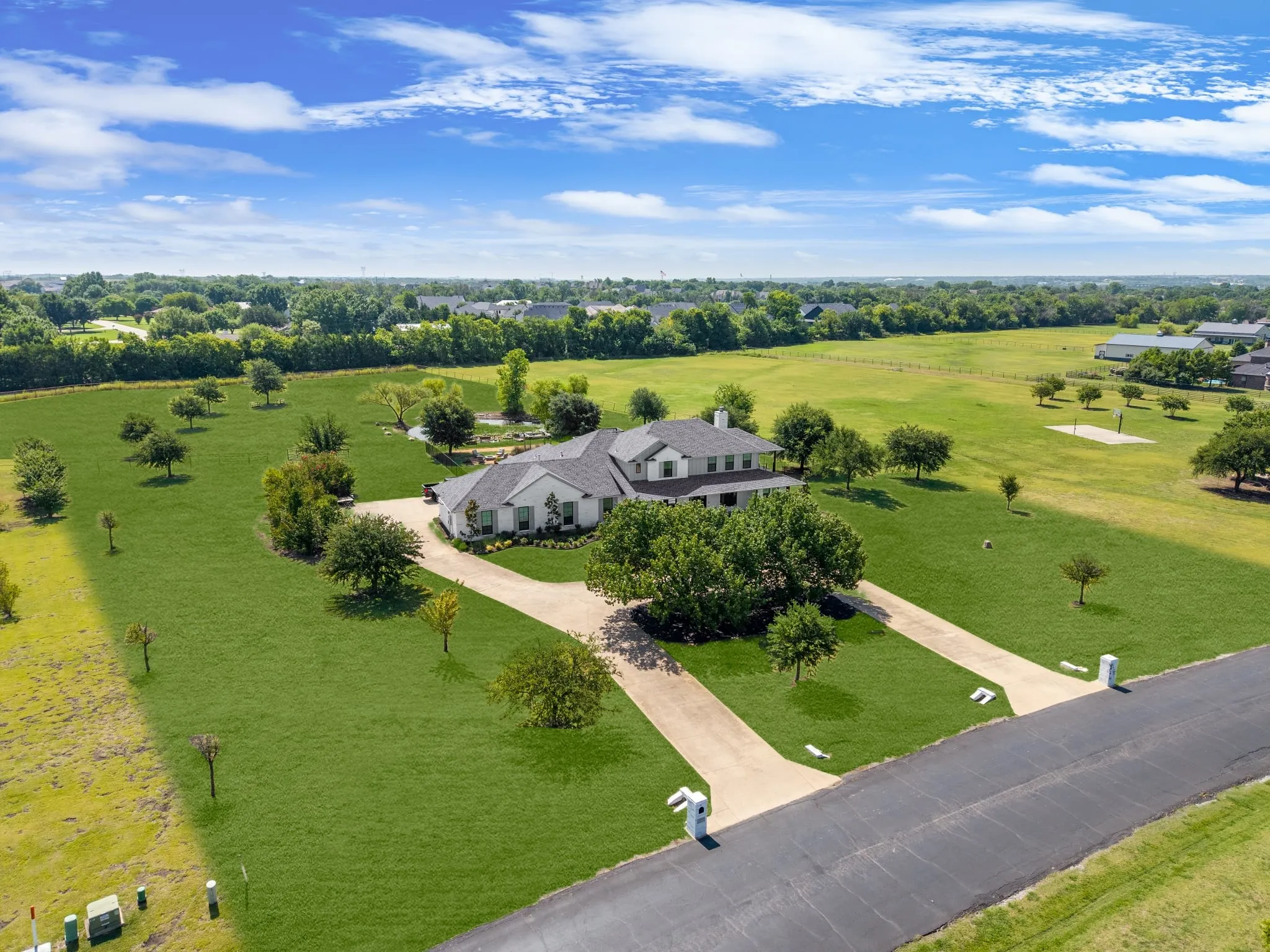 Single Family Residence For Sale in Collin County , 3510 Amberwood Lane, Prosper, Texas 75078, 4 Bedroom, 4 Bathroom, 2 Garage spaces, 4,597 Sqft, built in 2001, mls#21339477, Real Estate Agent in Prosper, Homes For Sale in Collin county, Homes For Sale in Prosper, Realtor in Prosper Texas, Real Estate Brokerage Independent Realty Texas, Luminita Cordes Realtor