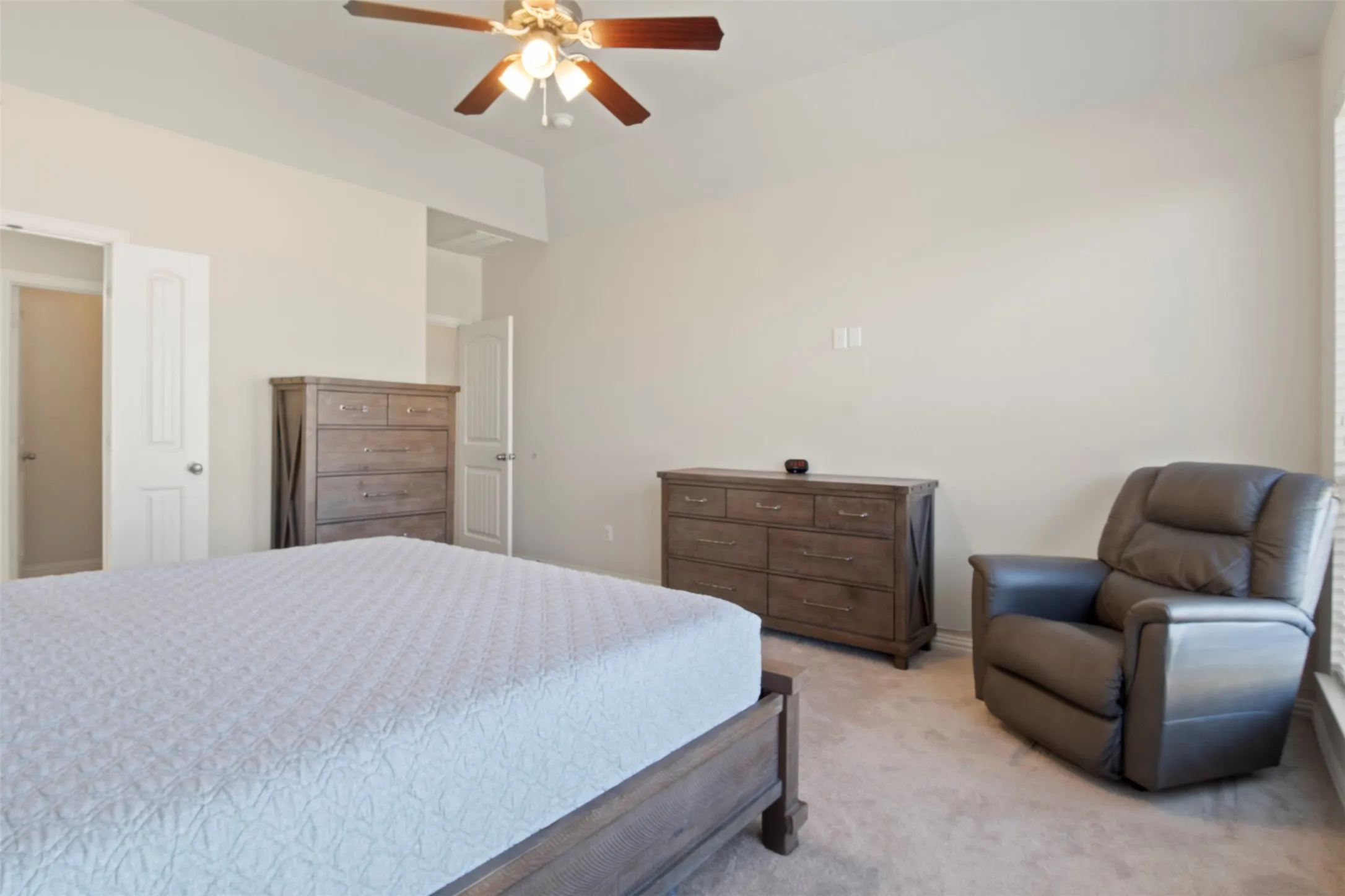 Single Family Residence For Rent in Collin County , 5424 Grove Cove Drive, Mc Kinney, Texas 75071, 3 Bedroom, 2 Bathroom, 2 Garage spaces, 2,084 Sqft, built in 2015, mls#21337971, Real Estate Agent in Mc Kinney, Homes For Rent in Collin county, Homes For Rent in Mc Kinney, Realtor in Mc Kinney Texas, Real Estate Brokerage Independent Realty Texas, Luminita Cordes Realtor