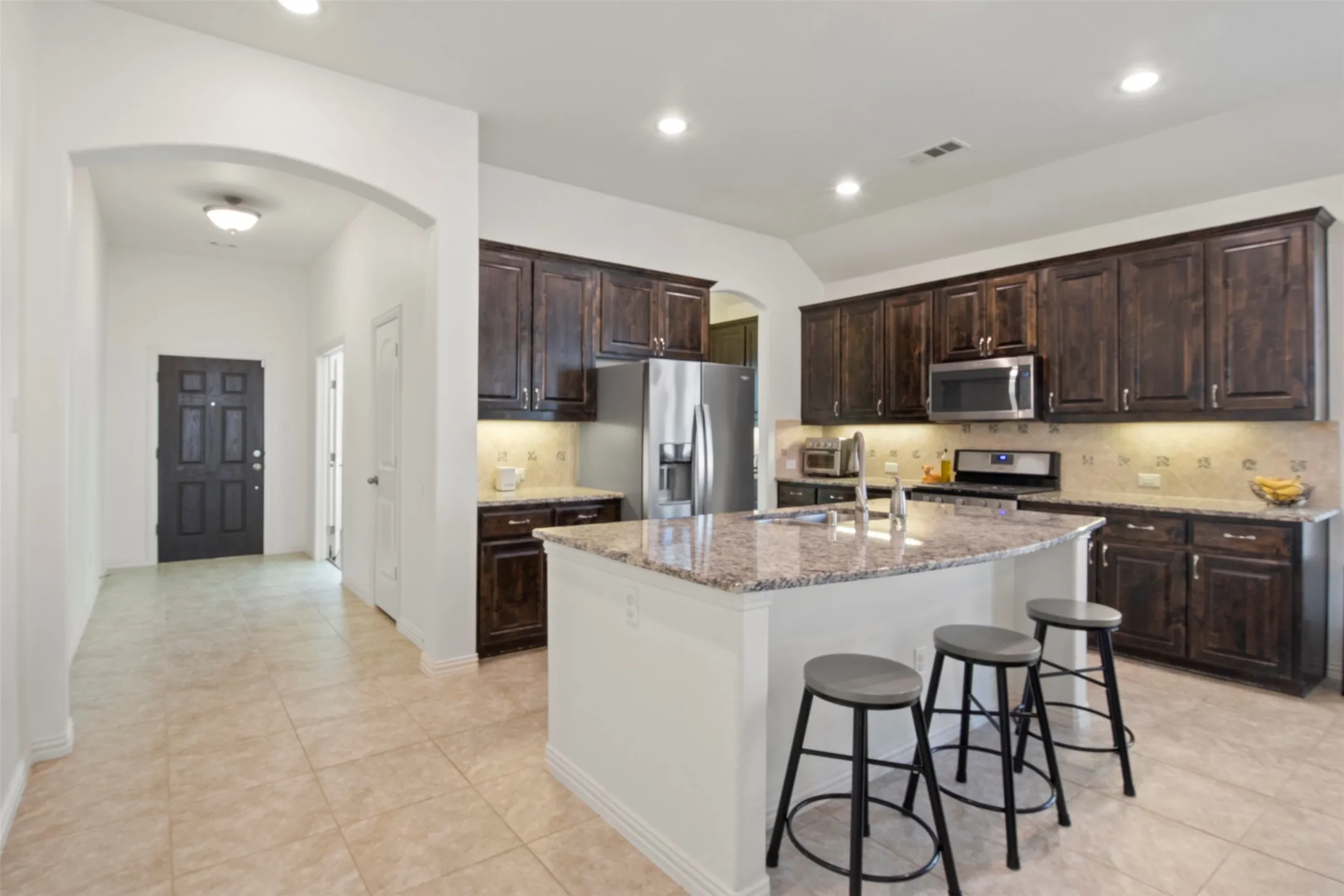 Single Family Residence For Rent in Collin County , 5424 Grove Cove Drive, Mc Kinney, Texas 75071, 3 Bedroom, 2 Bathroom, 2 Garage spaces, 2,084 Sqft, built in 2015, mls#21337971, Real Estate Agent in Mc Kinney, Homes For Rent in Collin county, Homes For Rent in Mc Kinney, Realtor in Mc Kinney Texas, Real Estate Brokerage Independent Realty Texas, Luminita Cordes Realtor