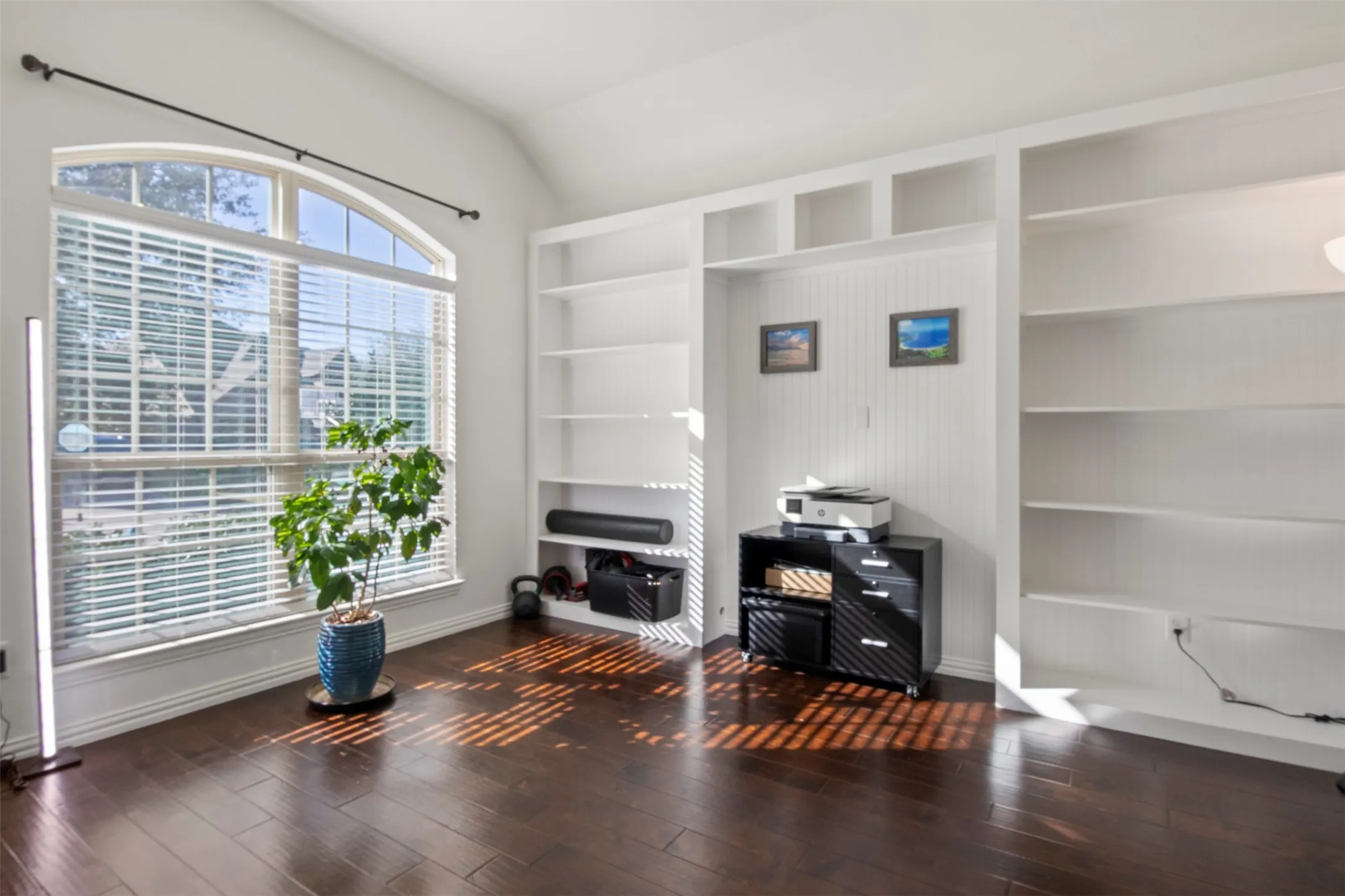 Single Family Residence For Rent in Collin County , 5424 Grove Cove Drive, Mc Kinney, Texas 75071, 3 Bedroom, 2 Bathroom, 2 Garage spaces, 2,084 Sqft, built in 2015, mls#21337971, Real Estate Agent in Mc Kinney, Homes For Rent in Collin county, Homes For Rent in Mc Kinney, Realtor in Mc Kinney Texas, Real Estate Brokerage Independent Realty Texas, Luminita Cordes Realtor