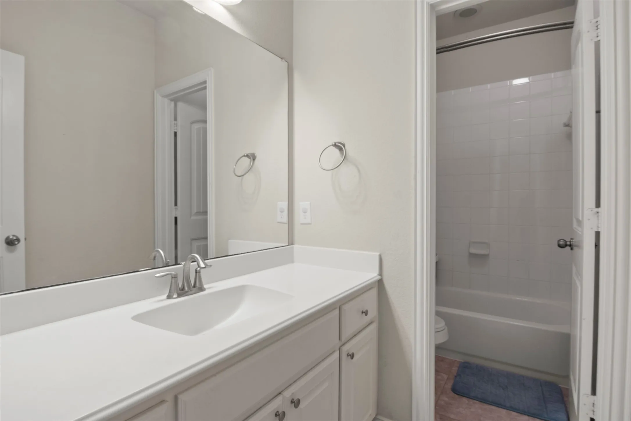 Single Family Residence For Rent in Collin County , 5424 Grove Cove Drive, Mc Kinney, Texas 75071, 3 Bedroom, 2 Bathroom, 2 Garage spaces, 2,084 Sqft, built in 2015, mls#21337971, Real Estate Agent in Mc Kinney, Homes For Rent in Collin county, Homes For Rent in Mc Kinney, Realtor in Mc Kinney Texas, Real Estate Brokerage Independent Realty Texas, Luminita Cordes Realtor