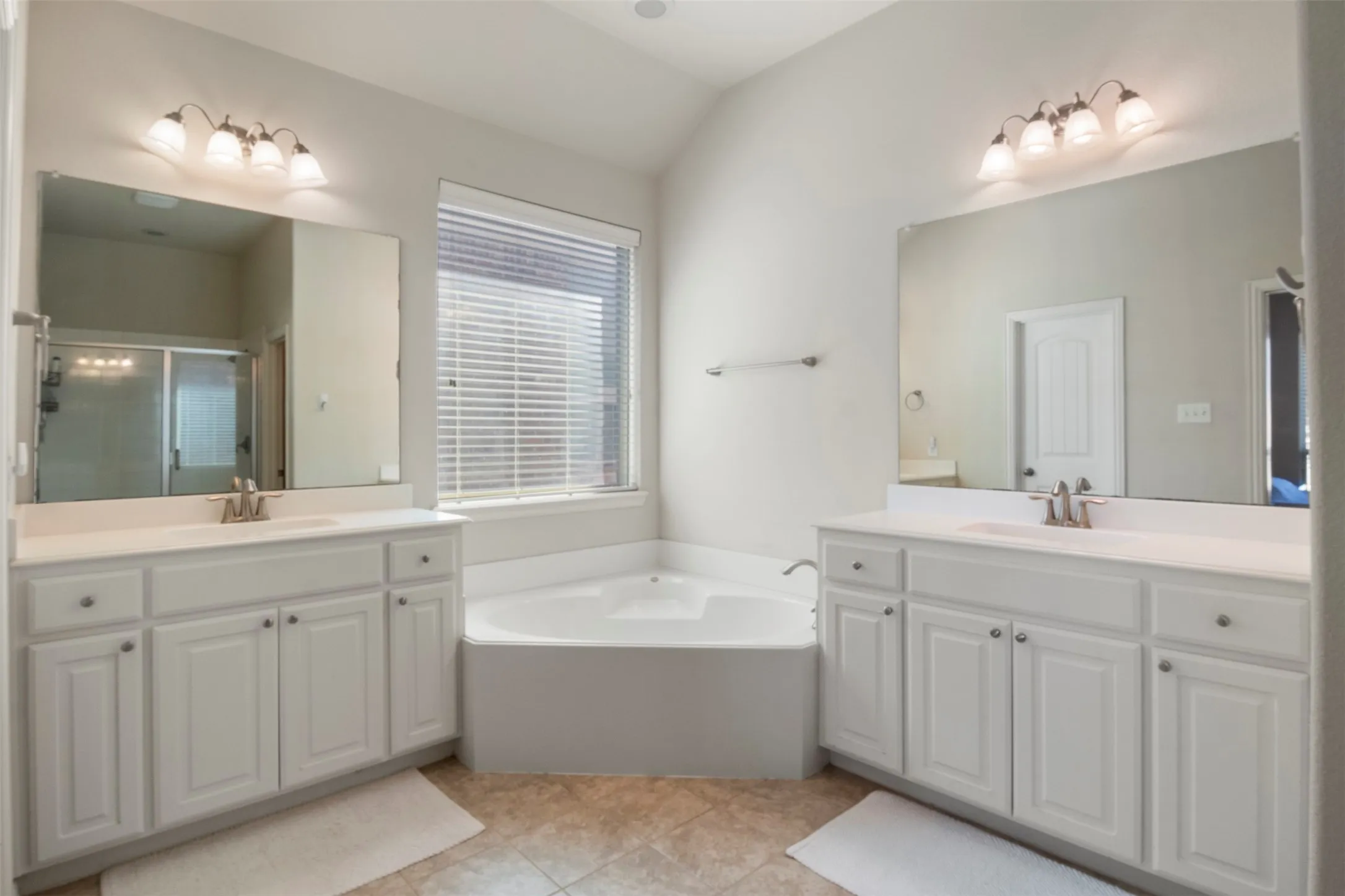 Single Family Residence For Rent in Collin County , 5424 Grove Cove Drive, Mc Kinney, Texas 75071, 3 Bedroom, 2 Bathroom, 2 Garage spaces, 2,084 Sqft, built in 2015, mls#21337971, Real Estate Agent in Mc Kinney, Homes For Rent in Collin county, Homes For Rent in Mc Kinney, Realtor in Mc Kinney Texas, Real Estate Brokerage Independent Realty Texas, Luminita Cordes Realtor