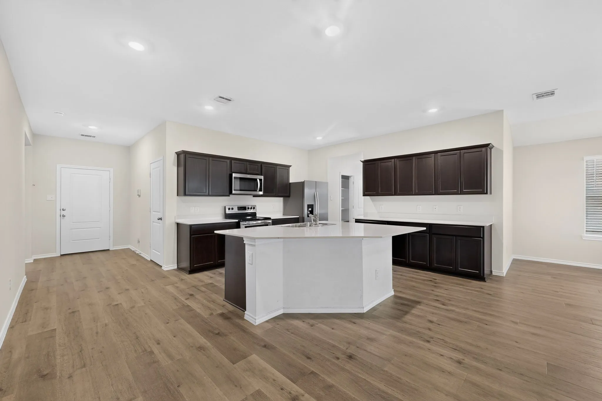 Single Family Residence For Sale in Hunt County , 309 Banner Avenue, Royse City, Texas 75189, 4 Bedrooms, 2 Bathrooms, 2 Garage spaces, 2,086 Sqft, built in 2022, Price $304,999, mls#21340169, Real Estate Agent in Royse City, Homes For Sale in Hunt county, Homes For Sale in Royse City, Realtor in Royse City Texas, Real Estate Brokerage Independent Realty Texas, Luminita Cordes Realtor