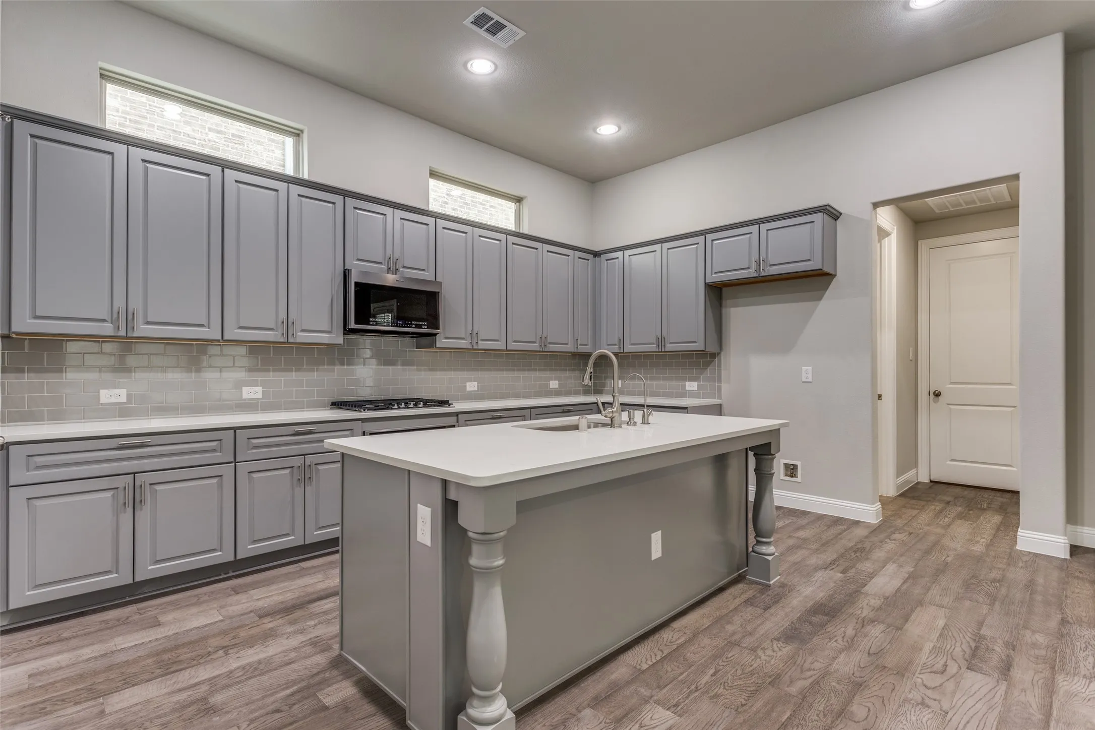 Single Family Residence For Sale in Collin County , 17620 Bottlebrush Drive, Dallas, Texas 75252, 4 Bedroom, 4 Bathroom, 2 Garage spaces, 2,895 Sqft, built in 2019, mls#21327649, Real Estate Agent in Dallas, Homes For Sale in Collin county, Homes For Sale in Dallas, Realtor in Dallas Texas, Real Estate Brokerage Independent Realty Texas, Luminita Cordes Realtor