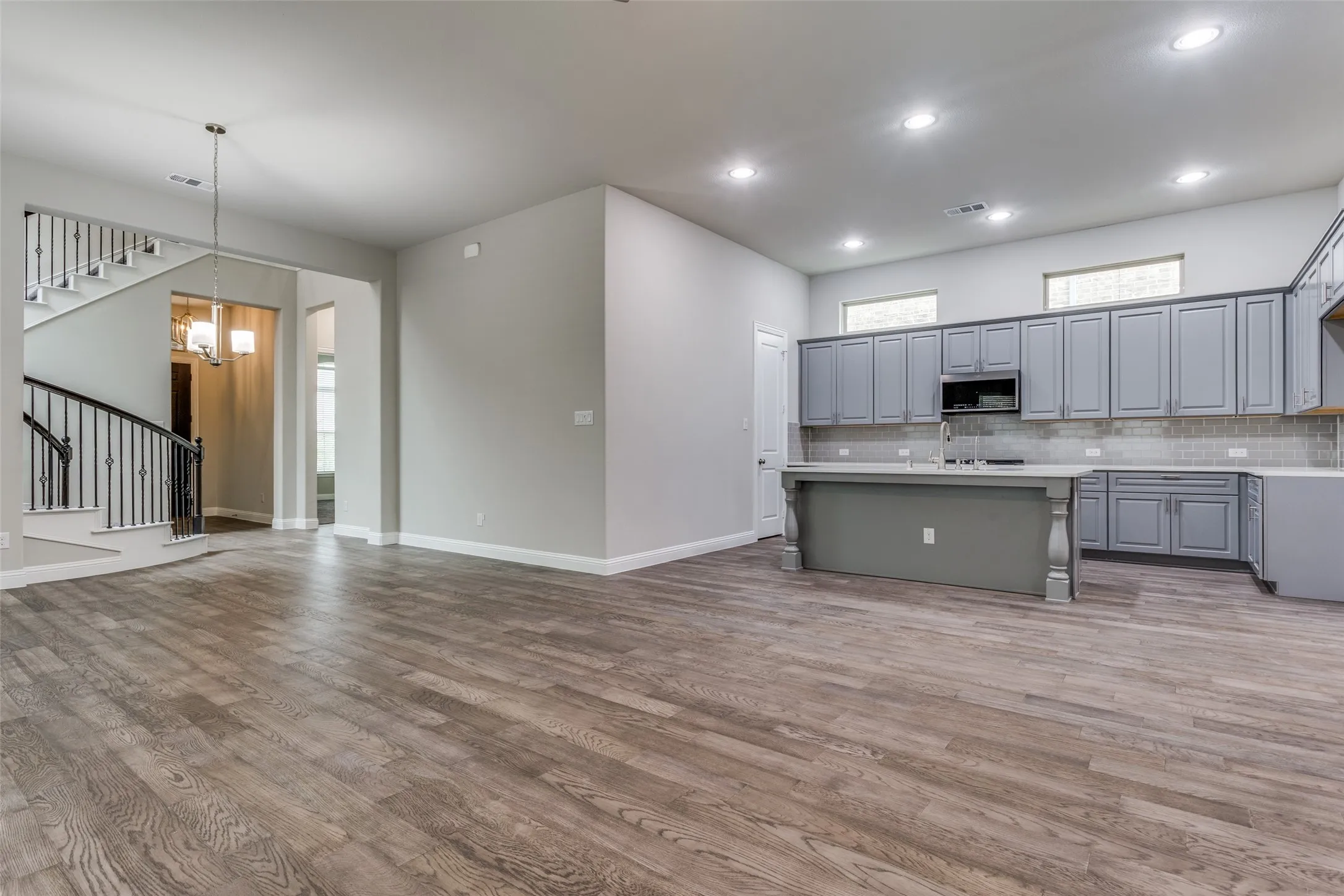 Single Family Residence For Sale in Collin County , 17620 Bottlebrush Drive, Dallas, Texas 75252, 4 Bedroom, 4 Bathroom, 2 Garage spaces, 2,895 Sqft, built in 2019, mls#21327649, Real Estate Agent in Dallas, Homes For Sale in Collin county, Homes For Sale in Dallas, Realtor in Dallas Texas, Real Estate Brokerage Independent Realty Texas, Luminita Cordes Realtor