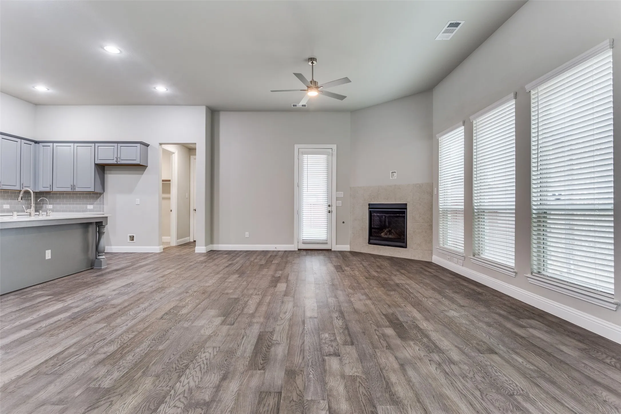 Single Family Residence For Sale in Collin County , 17620 Bottlebrush Drive, Dallas, Texas 75252, 4 Bedroom, 4 Bathroom, 2 Garage spaces, 2,895 Sqft, built in 2019, mls#21327649, Real Estate Agent in Dallas, Homes For Sale in Collin county, Homes For Sale in Dallas, Realtor in Dallas Texas, Real Estate Brokerage Independent Realty Texas, Luminita Cordes Realtor