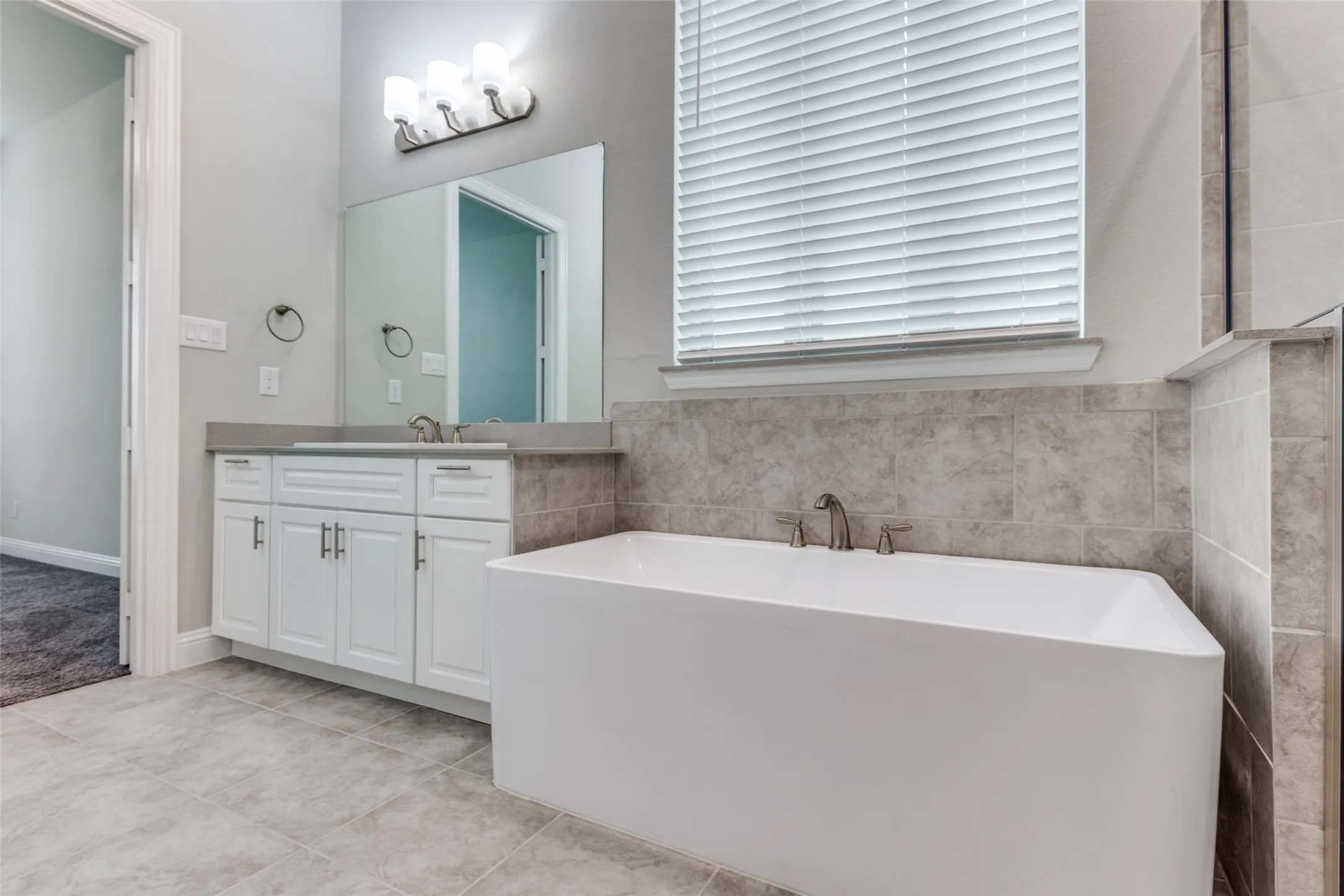 Single Family Residence For Sale in Collin County , 17620 Bottlebrush Drive, Dallas, Texas 75252, 4 Bedroom, 4 Bathroom, 2 Garage spaces, 2,895 Sqft, built in 2019, mls#21327649, Real Estate Agent in Dallas, Homes For Sale in Collin county, Homes For Sale in Dallas, Realtor in Dallas Texas, Real Estate Brokerage Independent Realty Texas, Luminita Cordes Realtor