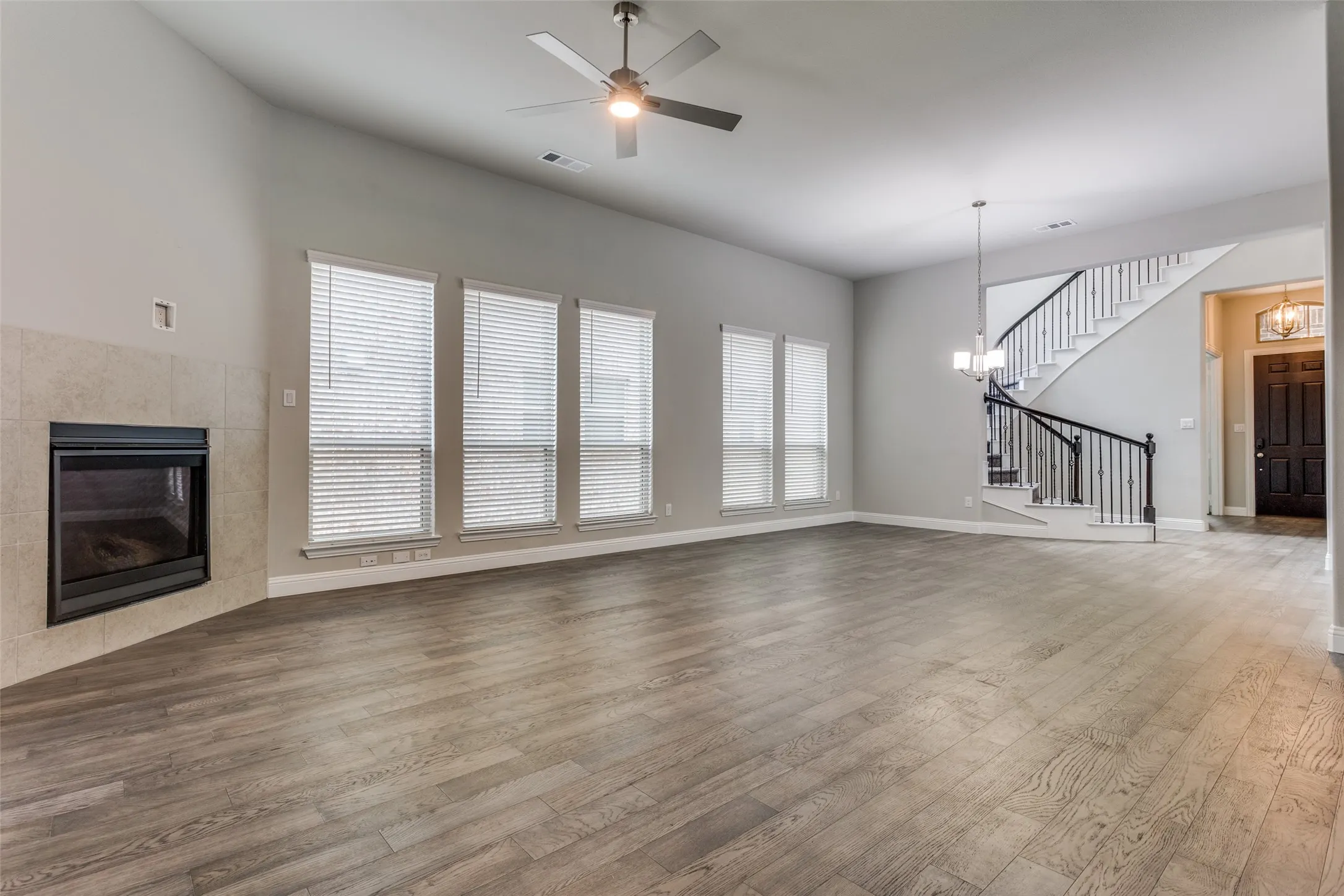 Single Family Residence For Sale in Collin County , 17620 Bottlebrush Drive, Dallas, Texas 75252, 4 Bedroom, 4 Bathroom, 2 Garage spaces, 2,895 Sqft, built in 2019, mls#21327649, Real Estate Agent in Dallas, Homes For Sale in Collin county, Homes For Sale in Dallas, Realtor in Dallas Texas, Real Estate Brokerage Independent Realty Texas, Luminita Cordes Realtor
