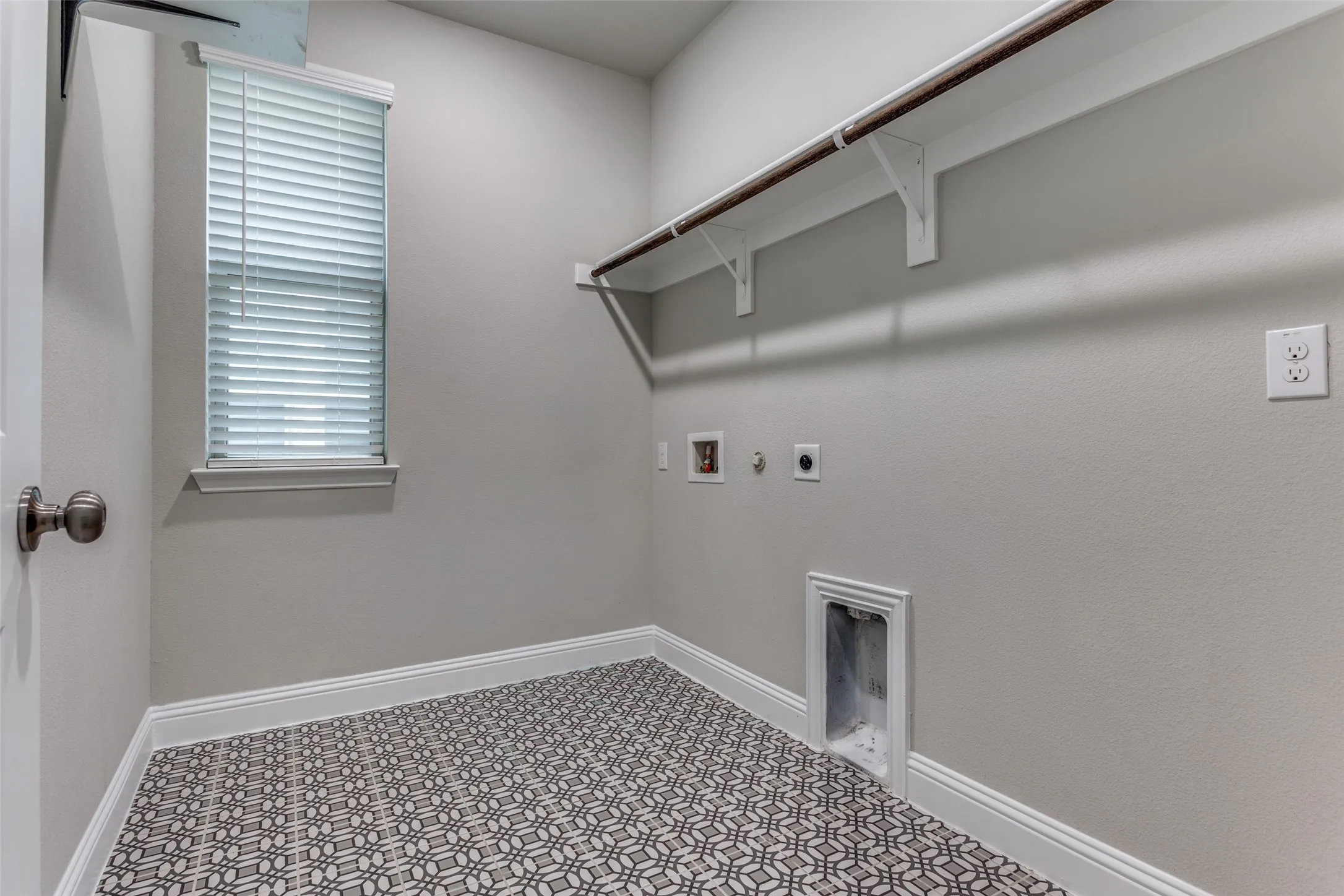 Single Family Residence For Sale in Collin County , 17620 Bottlebrush Drive, Dallas, Texas 75252, 4 Bedroom, 4 Bathroom, 2 Garage spaces, 2,895 Sqft, built in 2019, mls#21327649, Real Estate Agent in Dallas, Homes For Sale in Collin county, Homes For Sale in Dallas, Realtor in Dallas Texas, Real Estate Brokerage Independent Realty Texas, Luminita Cordes Realtor