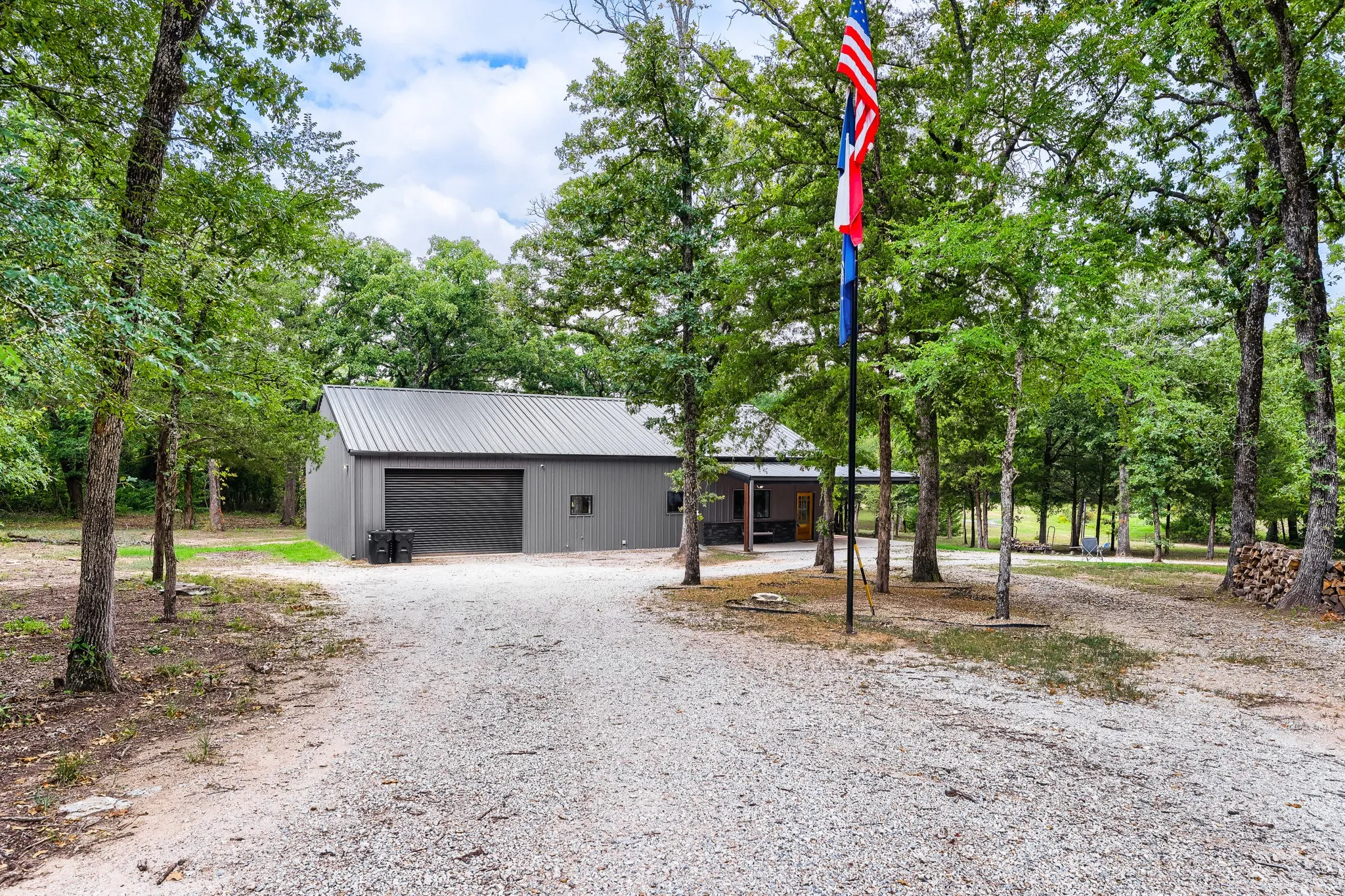 Single Family Residence For Sale in Hunt County , 6051 County Road 2297, Quinlan, Texas 75474, 3 Bedroom, 2 Bathroom, 4 Garage spaces, 1,760 Sqft, built in 2021, mls#21319156, Real Estate Agent in Quinlan, Homes For Sale in Hunt county, Homes For Sale in Quinlan, Realtor in Quinlan Texas, Real Estate Brokerage Independent Realty Texas, Luminita Cordes Realtor