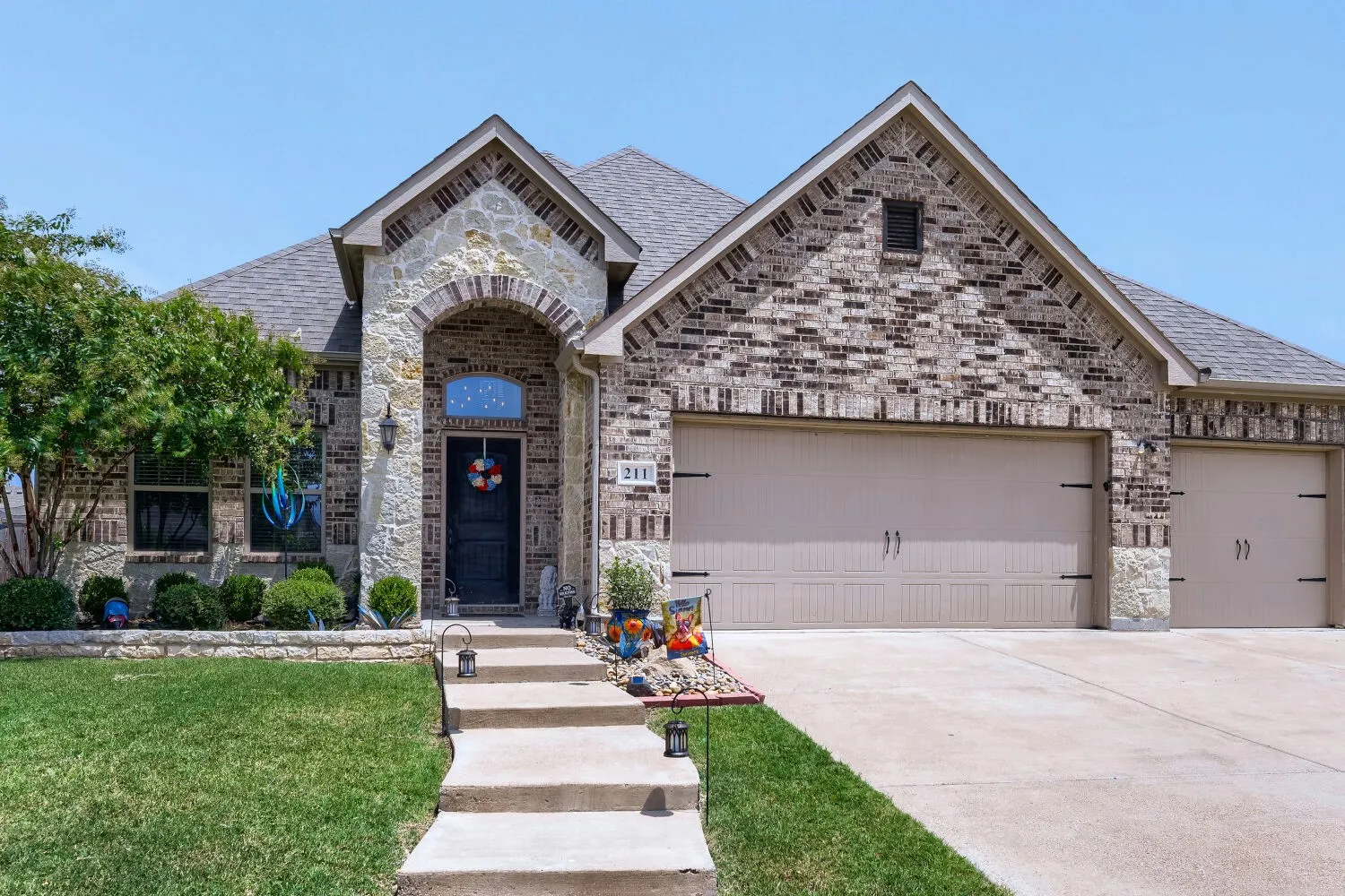 Single Family Residence For Sale in Rockwall County , 211 Gardenia Drive, Royse City, Texas 75189, 4 Bedroom, 3 Bathroom, 3 Garage spaces, 2,136 Sqft, built in 2019, mls#21339534, Real Estate Agent in Royse City, Homes For Sale in Rockwall county, Homes For Sale in Royse City, Realtor in Royse City Texas, Real Estate Brokerage Independent Realty Texas, Luminita Cordes Realtor