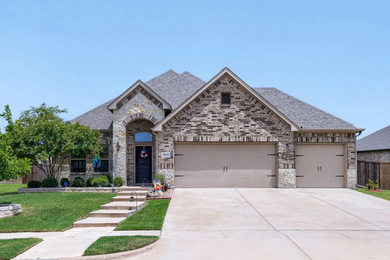 Single Family Residence For Sale in Rockwall County , 211 Gardenia Drive, Royse City, Texas 75189, 4 Bedroom, 3 Bathroom, 3 Garage spaces, 2,136 Sqft, built in 2019, mls#21339534, Real Estate Agent in Royse City, Homes For Sale in Rockwall county, Homes For Sale in Royse City, Realtor in Royse City Texas, Real Estate Brokerage Independent Realty Texas, Luminita Cordes Realtor
