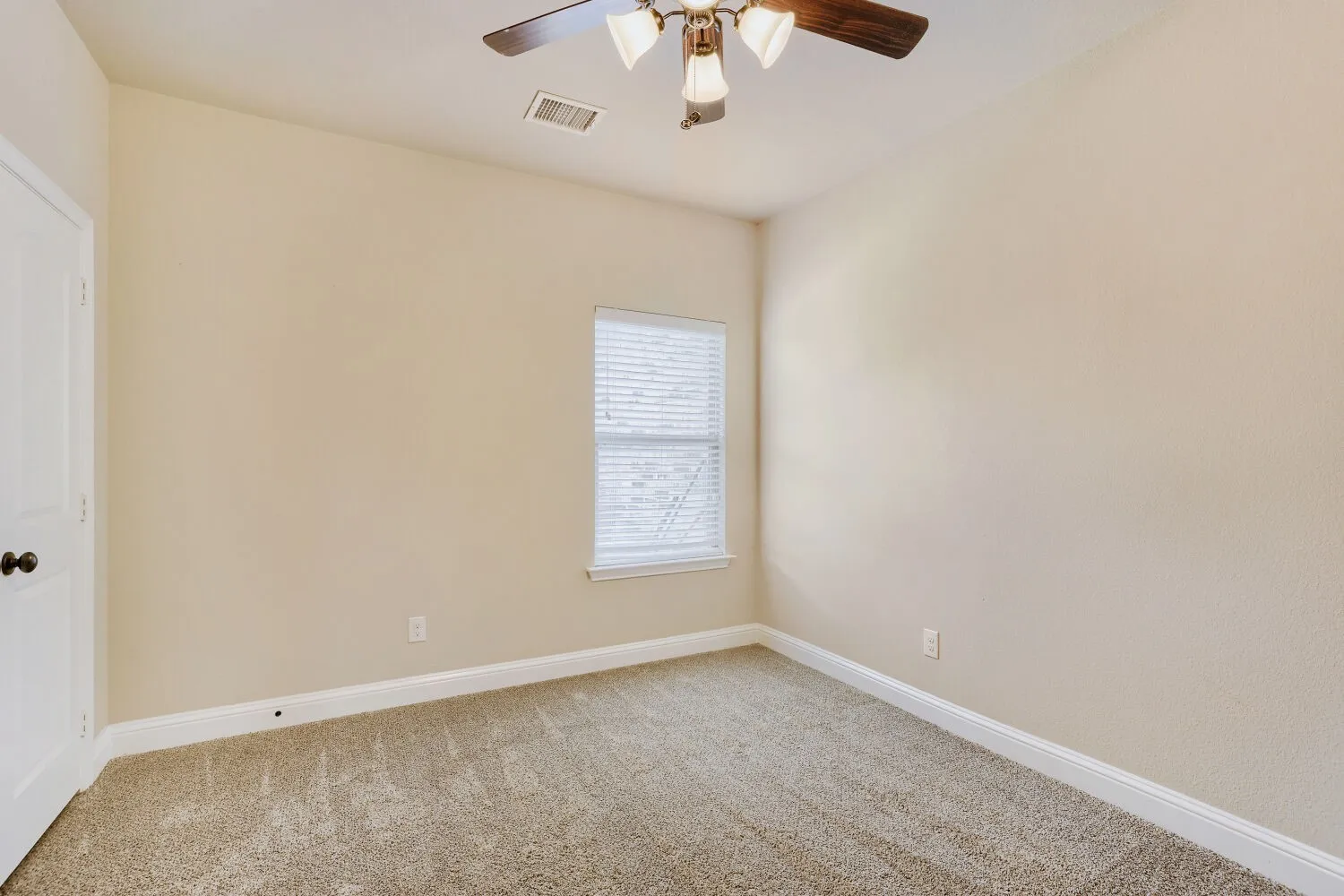 Single Family Residence For Sale in Rockwall County , 211 Gardenia Drive, Royse City, Texas 75189, 4 Bedroom, 3 Bathroom, 3 Garage spaces, 2,136 Sqft, built in 2019, mls#21339534, Real Estate Agent in Royse City, Homes For Sale in Rockwall county, Homes For Sale in Royse City, Realtor in Royse City Texas, Real Estate Brokerage Independent Realty Texas, Luminita Cordes Realtor