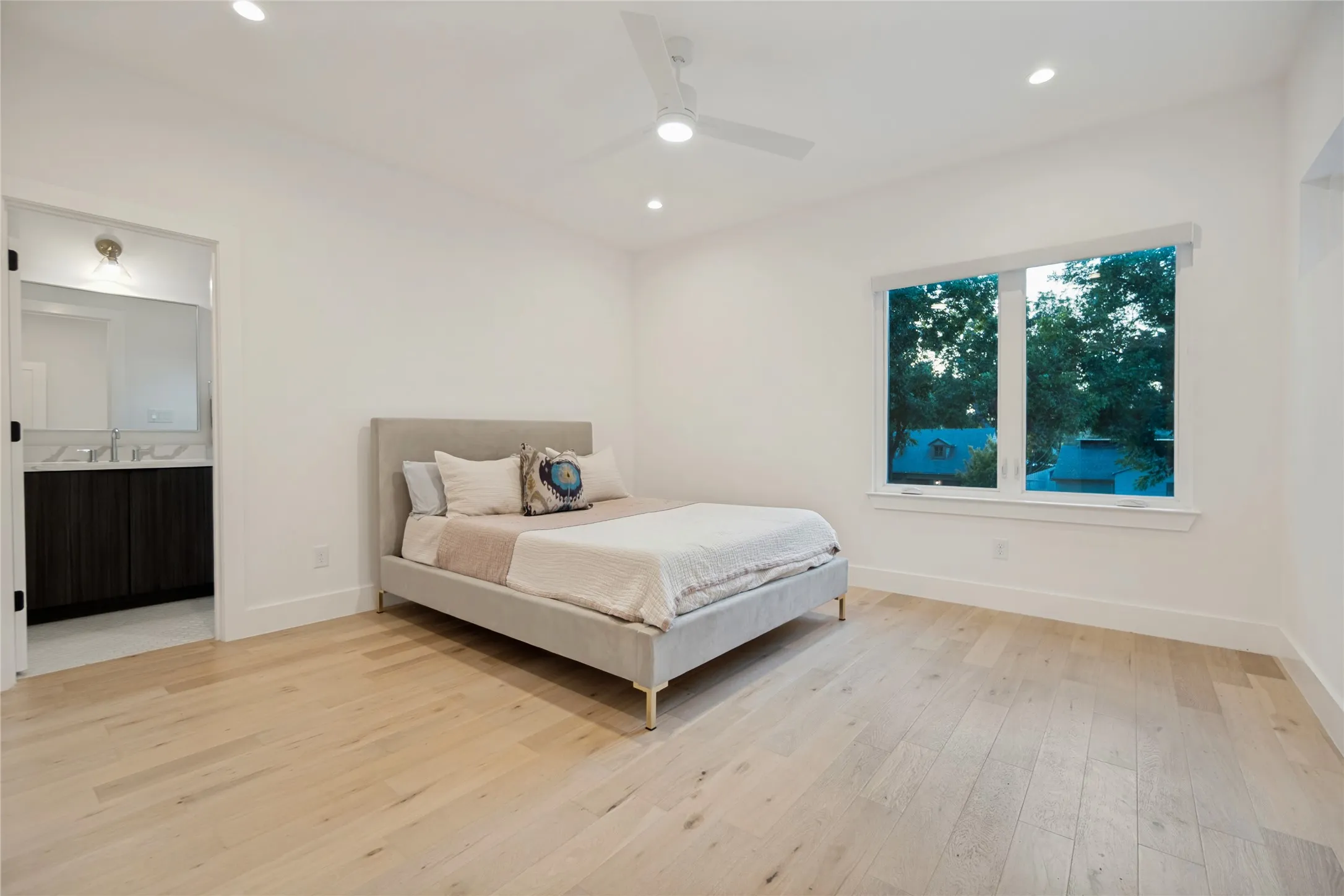 Single Family Residence For Sale in Dallas County , 8610 Angora Street, Dallas, Texas 75218, 4 Bedroom, 4 Bathroom, 2 Garage spaces, 3,277 Sqft, built in 2021, mls#21336142, Real Estate Agent in Dallas, Homes For Sale in Dallas county, Homes For Sale in Dallas, Realtor in Dallas Texas, Real Estate Brokerage Independent Realty Texas, Luminita Cordes Realtor