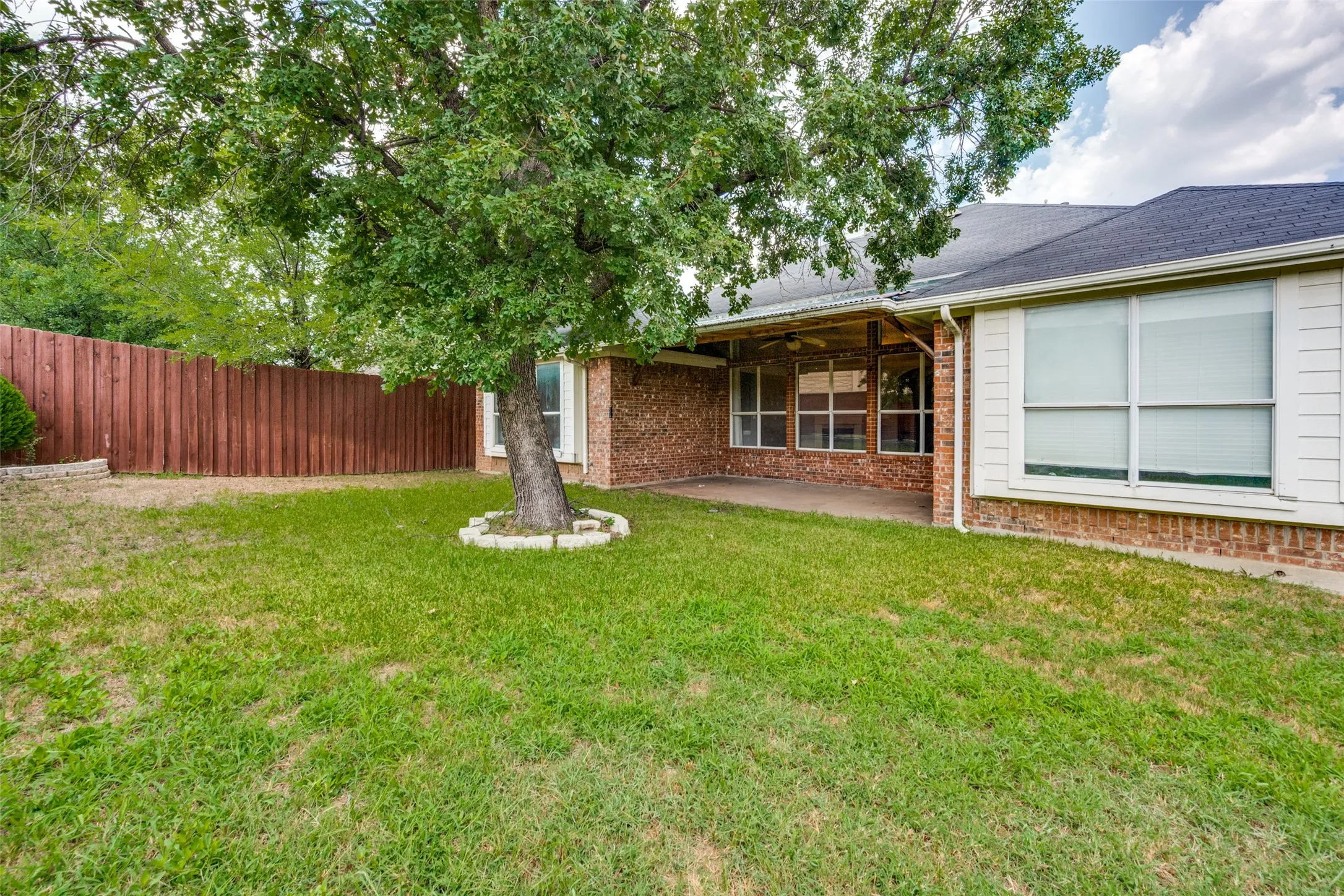 Single Family Residence For Rent in Tarrant County , 4849 Gloucester Drive, Grand Prairie, Texas 75052, 3 Bedroom, 2 Bathroom, 2 Garage spaces, 2,012 Sqft, built in 2000, mls#21340195, Real Estate Agent in Grand Prairie, Homes For Rent in Tarrant county, Homes For Rent in Grand Prairie, Realtor in Grand Prairie Texas, Real Estate Brokerage Independent Realty Texas, Luminita Cordes Realtor