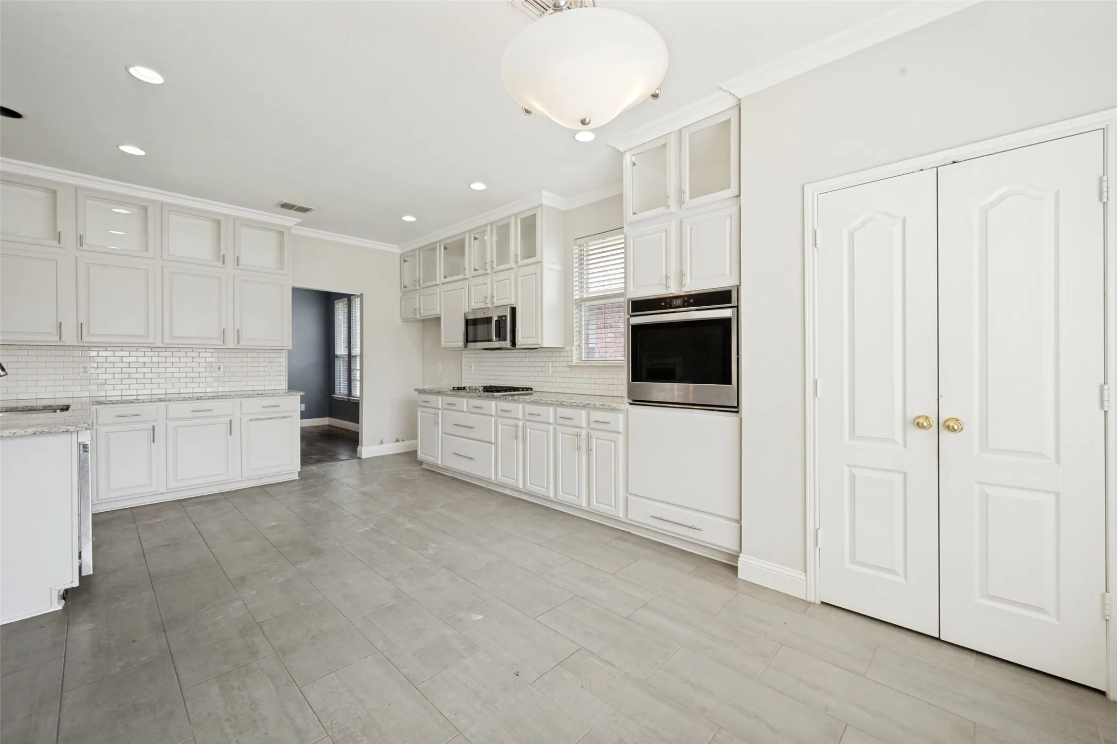 Single Family Residence For Rent in Tarrant County , 4849 Gloucester Drive, Grand Prairie, Texas 75052, 3 Bedroom, 2 Bathroom, 2 Garage spaces, 2,012 Sqft, built in 2000, mls#21340195, Real Estate Agent in Grand Prairie, Homes For Rent in Tarrant county, Homes For Rent in Grand Prairie, Realtor in Grand Prairie Texas, Real Estate Brokerage Independent Realty Texas, Luminita Cordes Realtor
