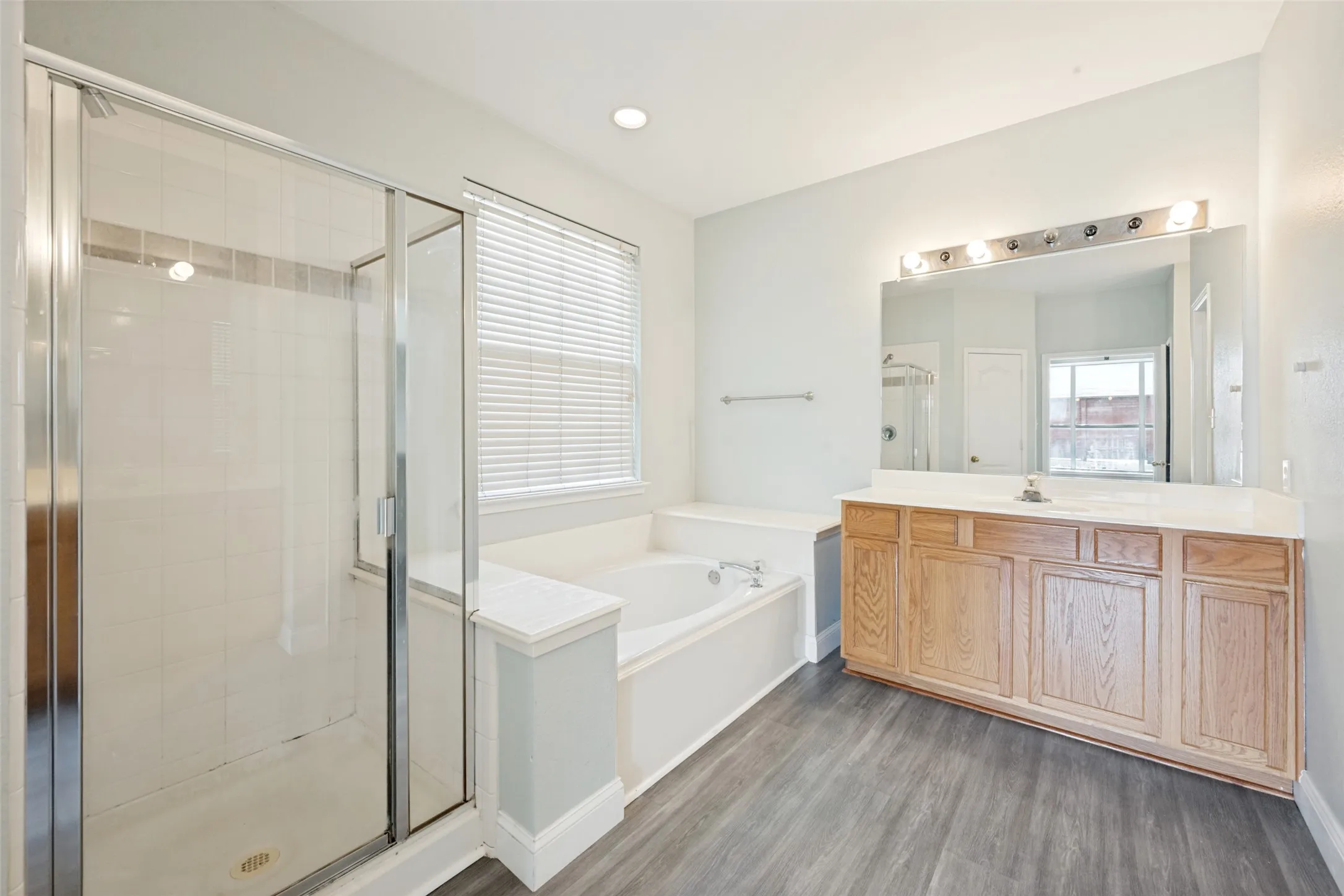Single Family Residence For Rent in Tarrant County , 4849 Gloucester Drive, Grand Prairie, Texas 75052, 3 Bedroom, 2 Bathroom, 2 Garage spaces, 2,012 Sqft, built in 2000, mls#21340195, Real Estate Agent in Grand Prairie, Homes For Rent in Tarrant county, Homes For Rent in Grand Prairie, Realtor in Grand Prairie Texas, Real Estate Brokerage Independent Realty Texas, Luminita Cordes Realtor