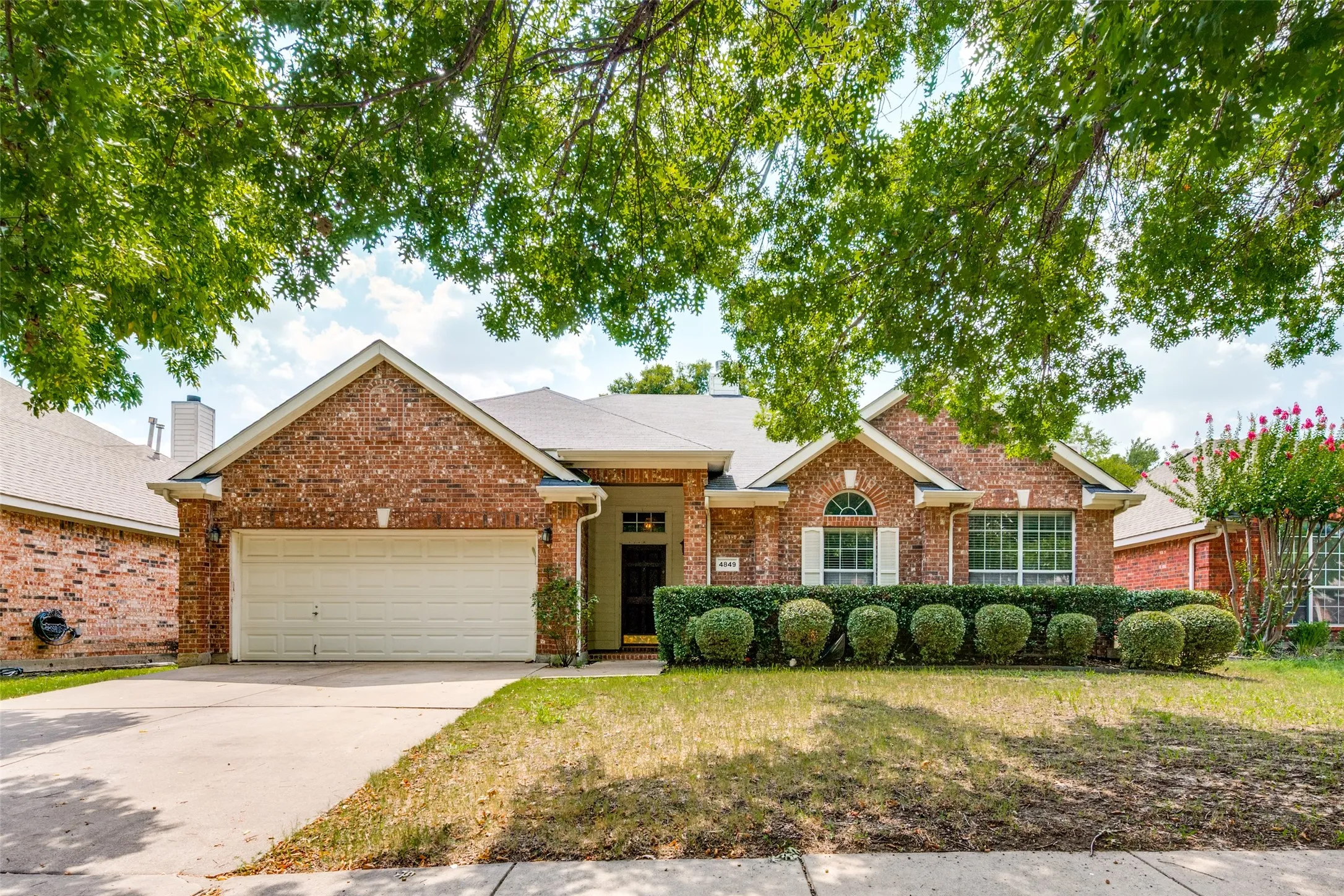 Single Family Residence For Rent in Tarrant County , 4849 Gloucester Drive, Grand Prairie, Texas 75052, 3 Bedroom, 2 Bathroom, 2 Garage spaces, 2,012 Sqft, built in 2000, mls#21340195, Real Estate Agent in Grand Prairie, Homes For Rent in Tarrant county, Homes For Rent in Grand Prairie, Realtor in Grand Prairie Texas, Real Estate Brokerage Independent Realty Texas, Luminita Cordes Realtor