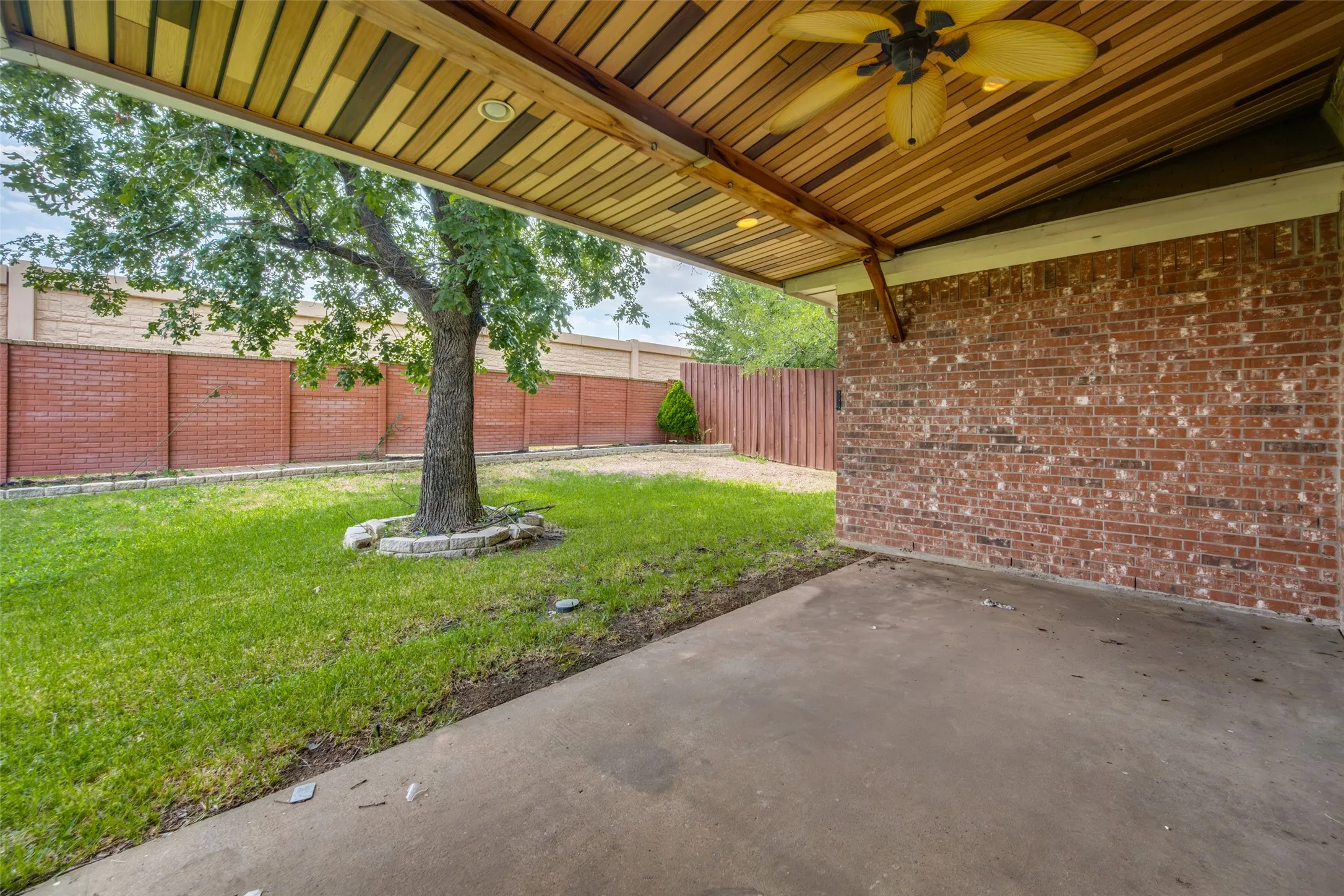 Single Family Residence For Rent in Tarrant County , 4849 Gloucester Drive, Grand Prairie, Texas 75052, 3 Bedroom, 2 Bathroom, 2 Garage spaces, 2,012 Sqft, built in 2000, mls#21340195, Real Estate Agent in Grand Prairie, Homes For Rent in Tarrant county, Homes For Rent in Grand Prairie, Realtor in Grand Prairie Texas, Real Estate Brokerage Independent Realty Texas, Luminita Cordes Realtor