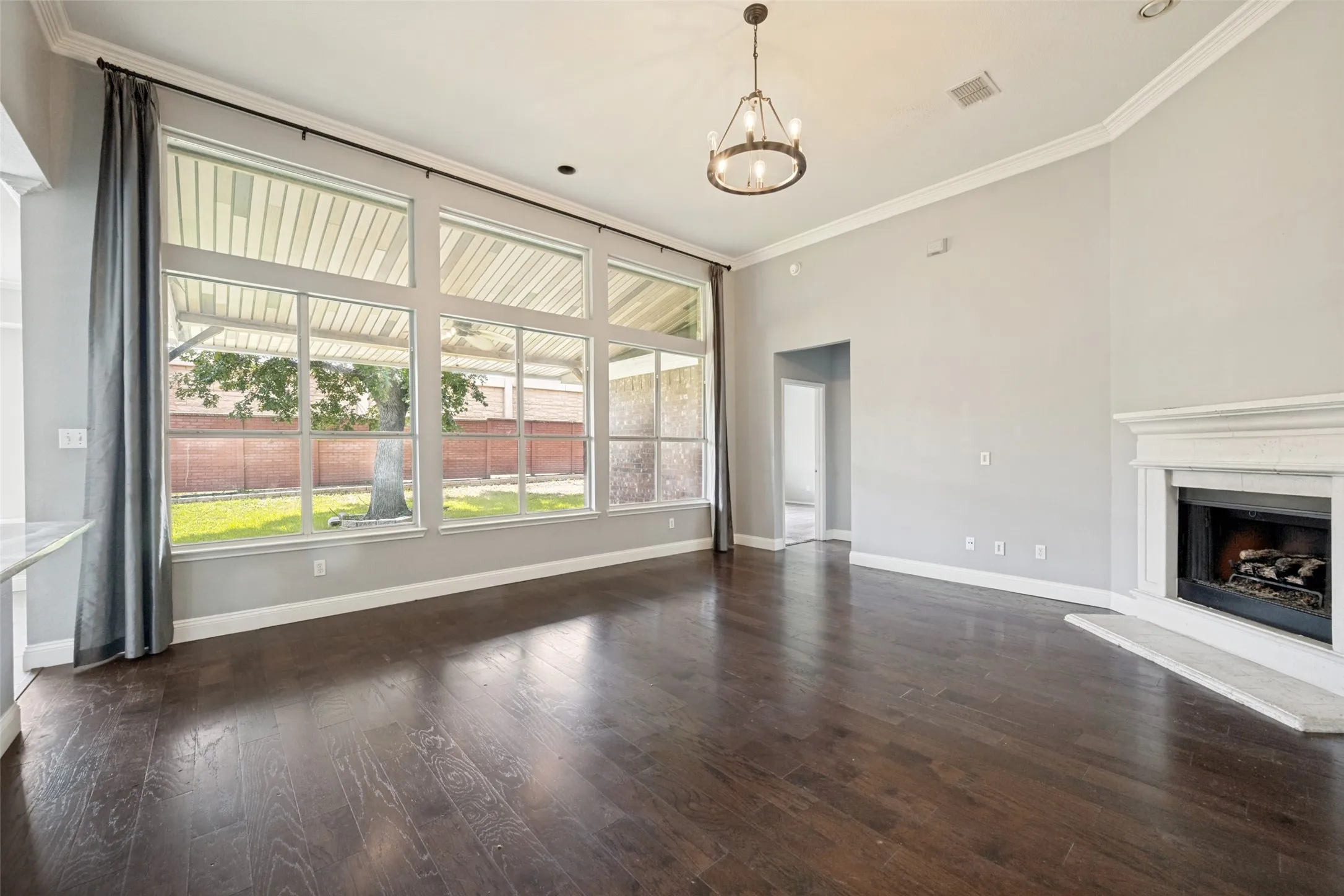 Single Family Residence For Rent in Tarrant County , 4849 Gloucester Drive, Grand Prairie, Texas 75052, 3 Bedroom, 2 Bathroom, 2 Garage spaces, 2,012 Sqft, built in 2000, mls#21340195, Real Estate Agent in Grand Prairie, Homes For Rent in Tarrant county, Homes For Rent in Grand Prairie, Realtor in Grand Prairie Texas, Real Estate Brokerage Independent Realty Texas, Luminita Cordes Realtor